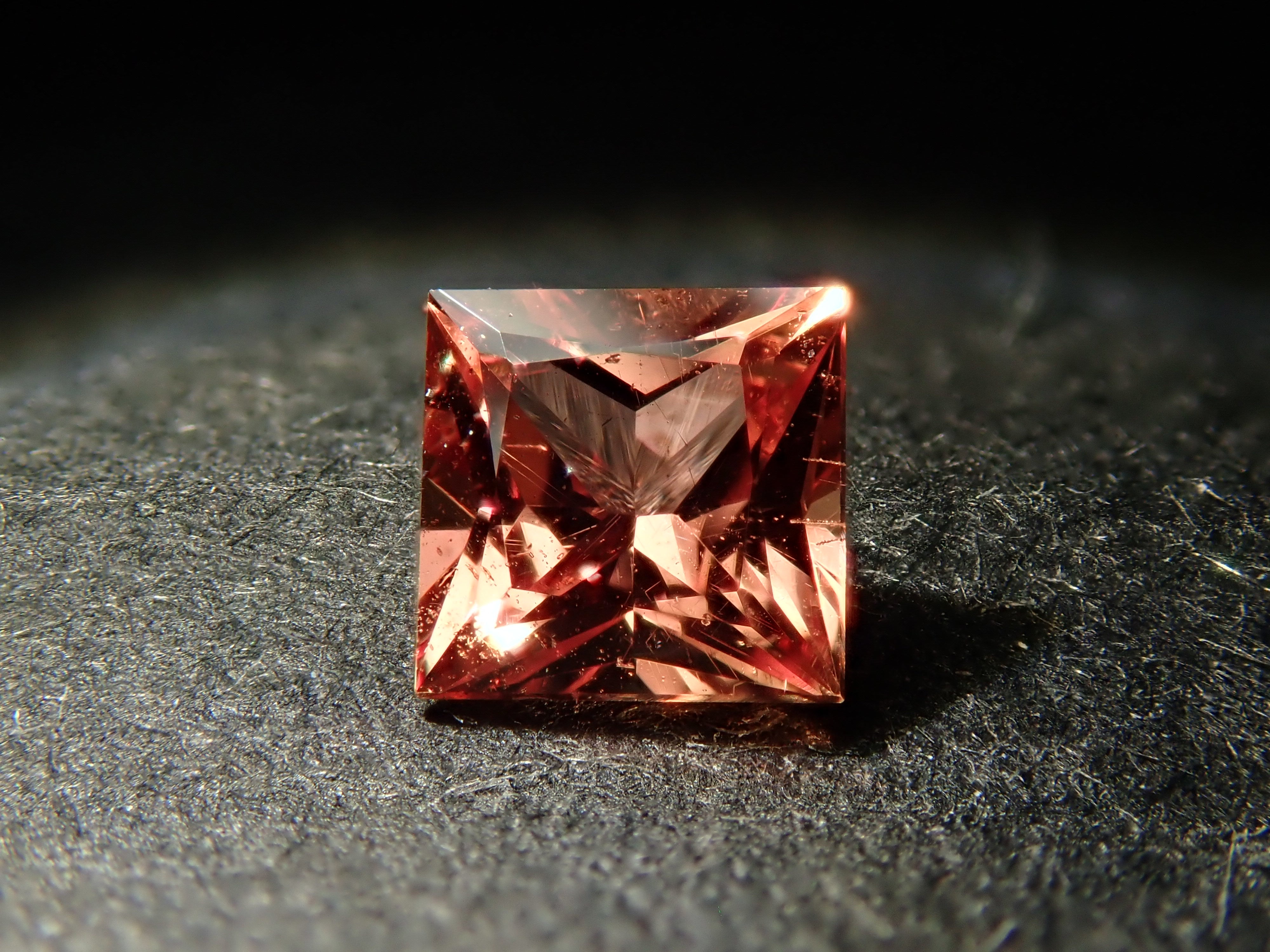 マダガスカル産パパラチアサファイア 3.4mm/0.252ctルース 中宝鑑