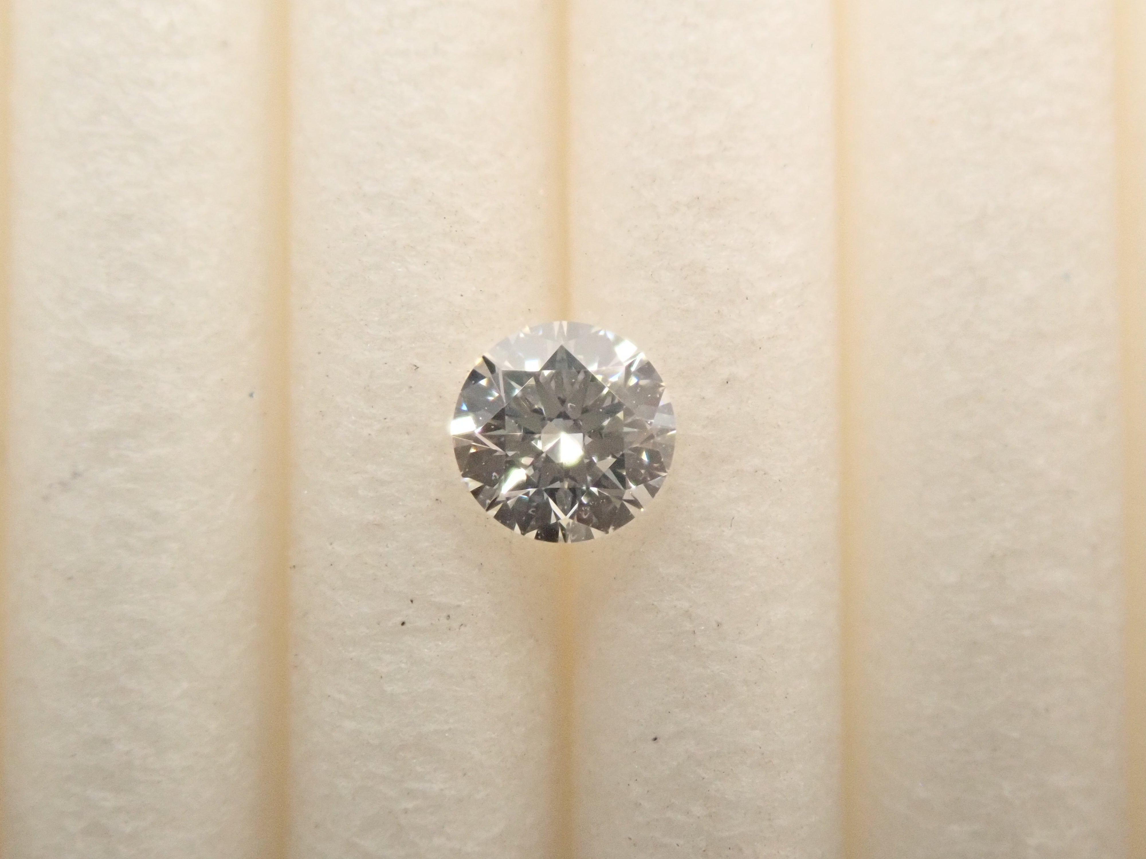 ダイヤモンド 3.3mm/0.134ctルース(I, VVS-2, Excellent H&C)