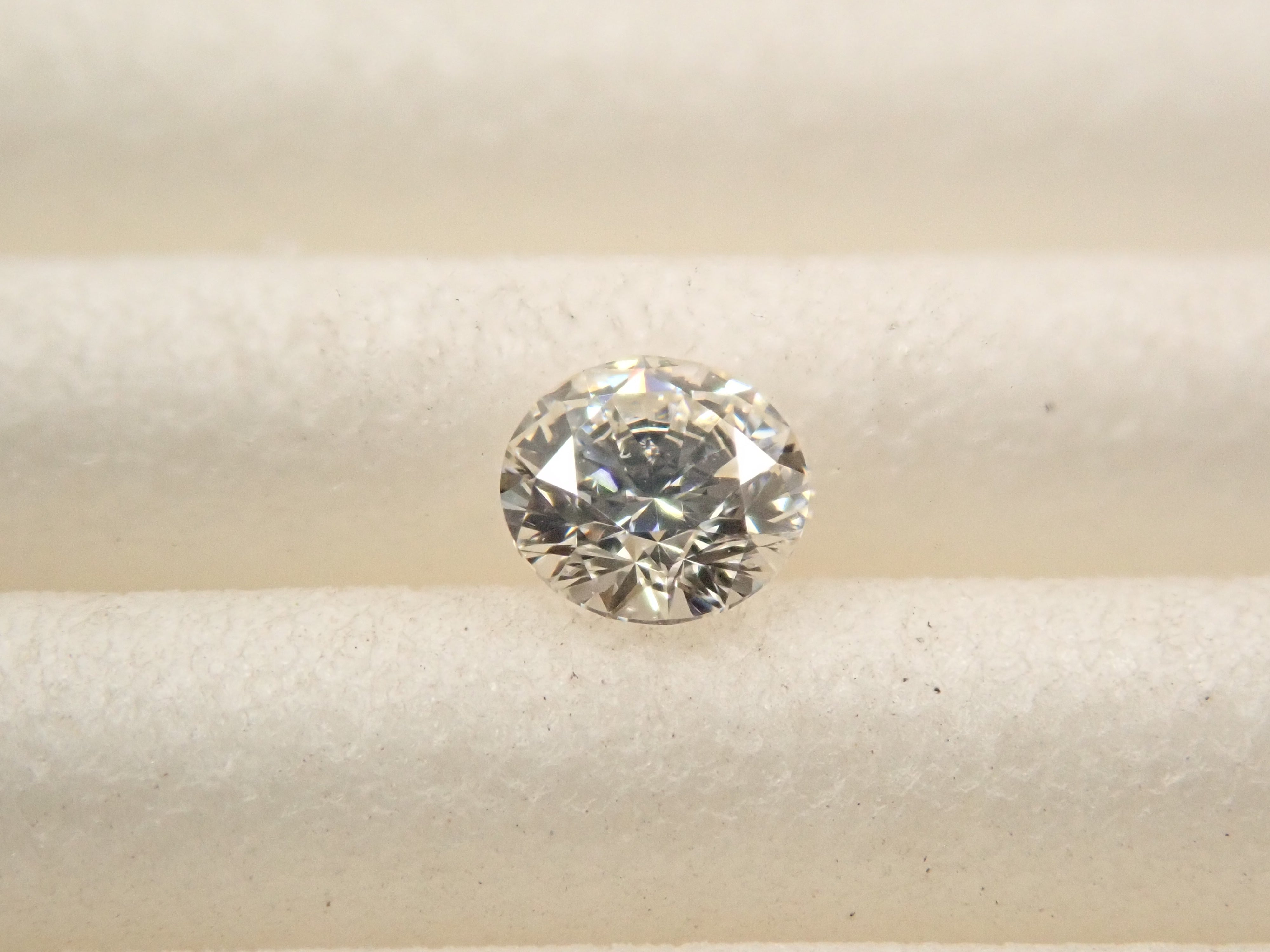 ダイヤモンド 3.3mm/0.134ctルース(I, VVS-2, Excellent H&C)