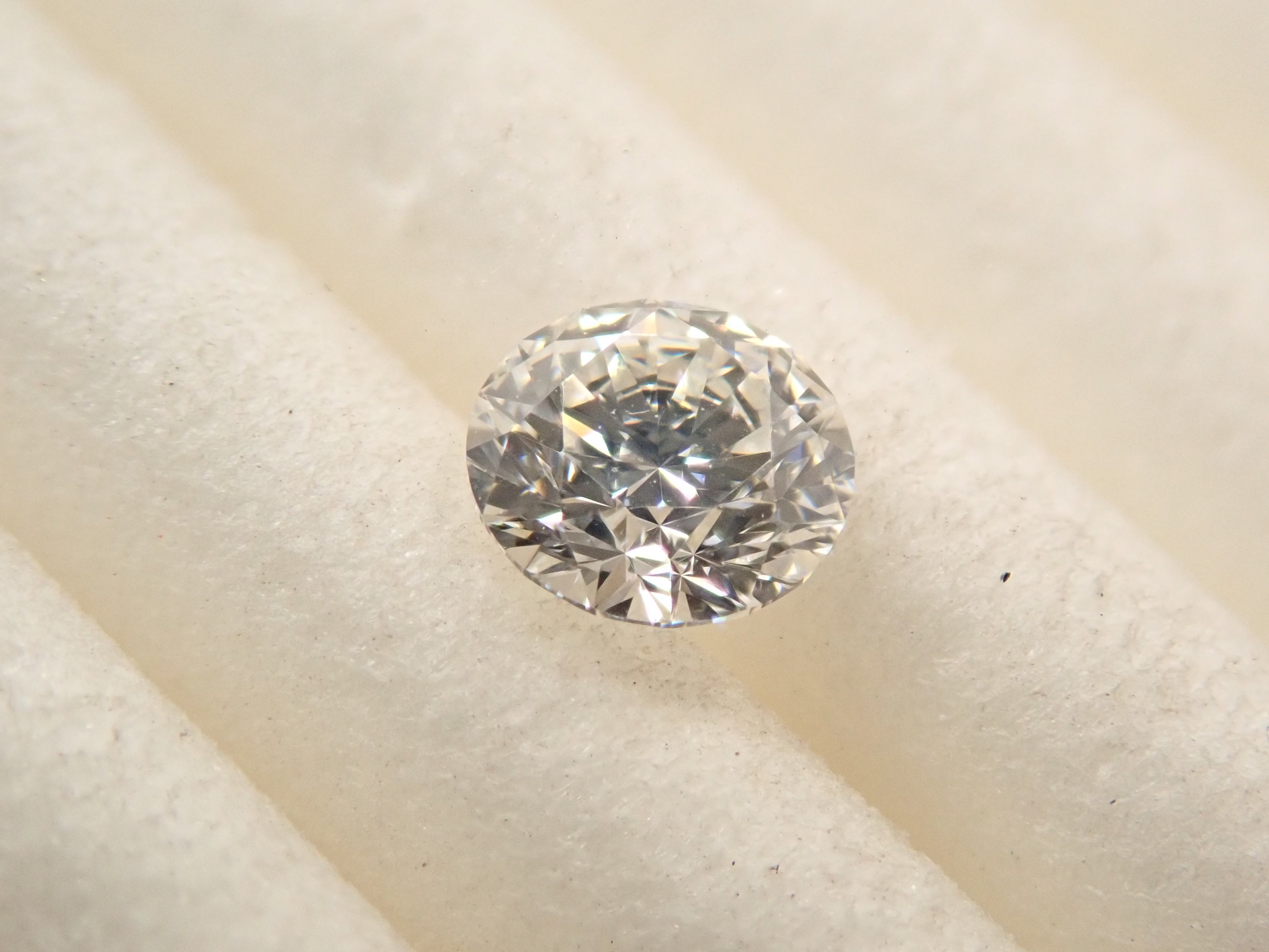 ダイヤモンド(H&C) 3.8mm/0.208ctルース(G, IF, 3Excellent H&C)
