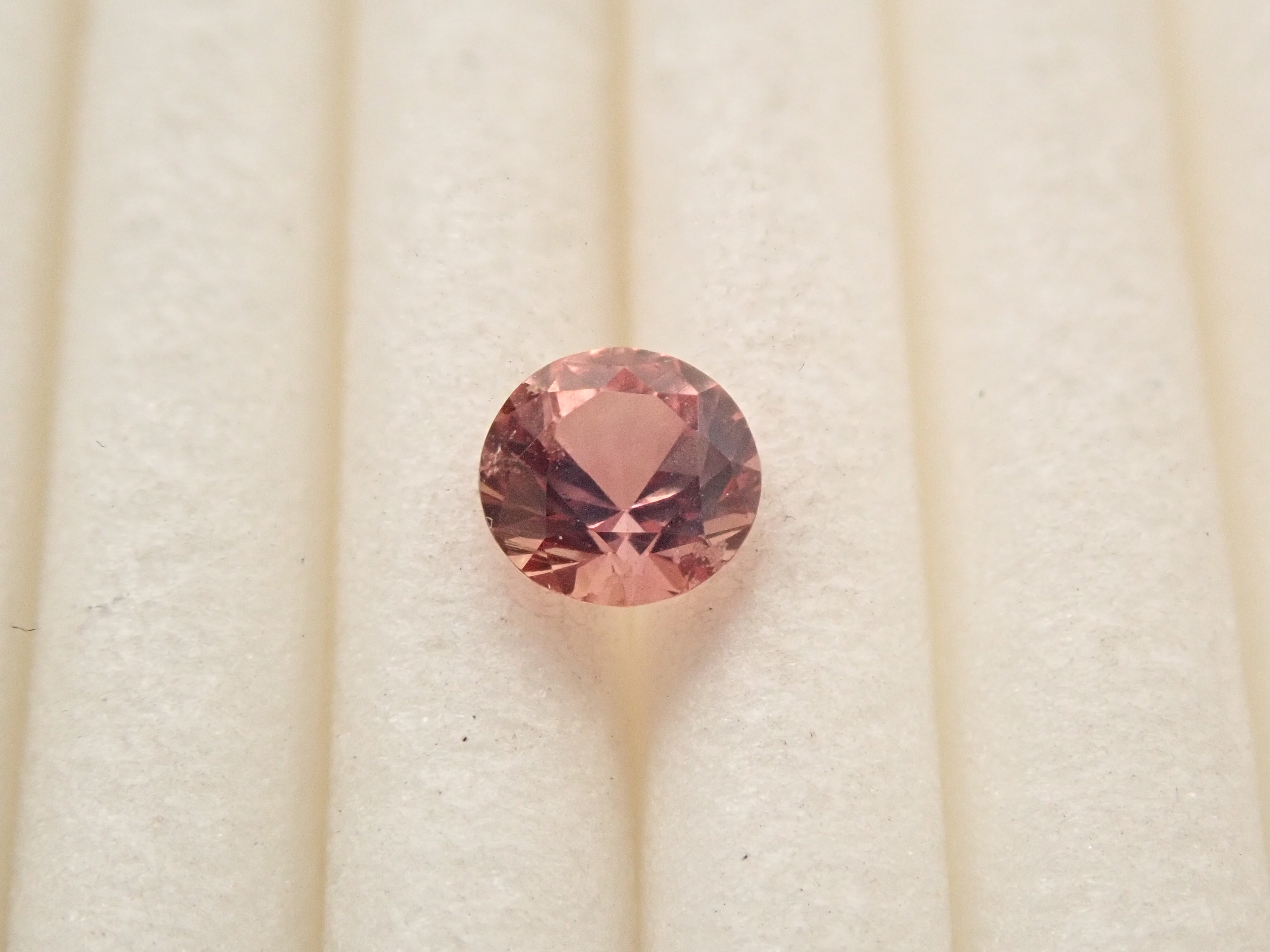 非加熱パパラチアサファイア 3.9mm/0.290ctルース GIA