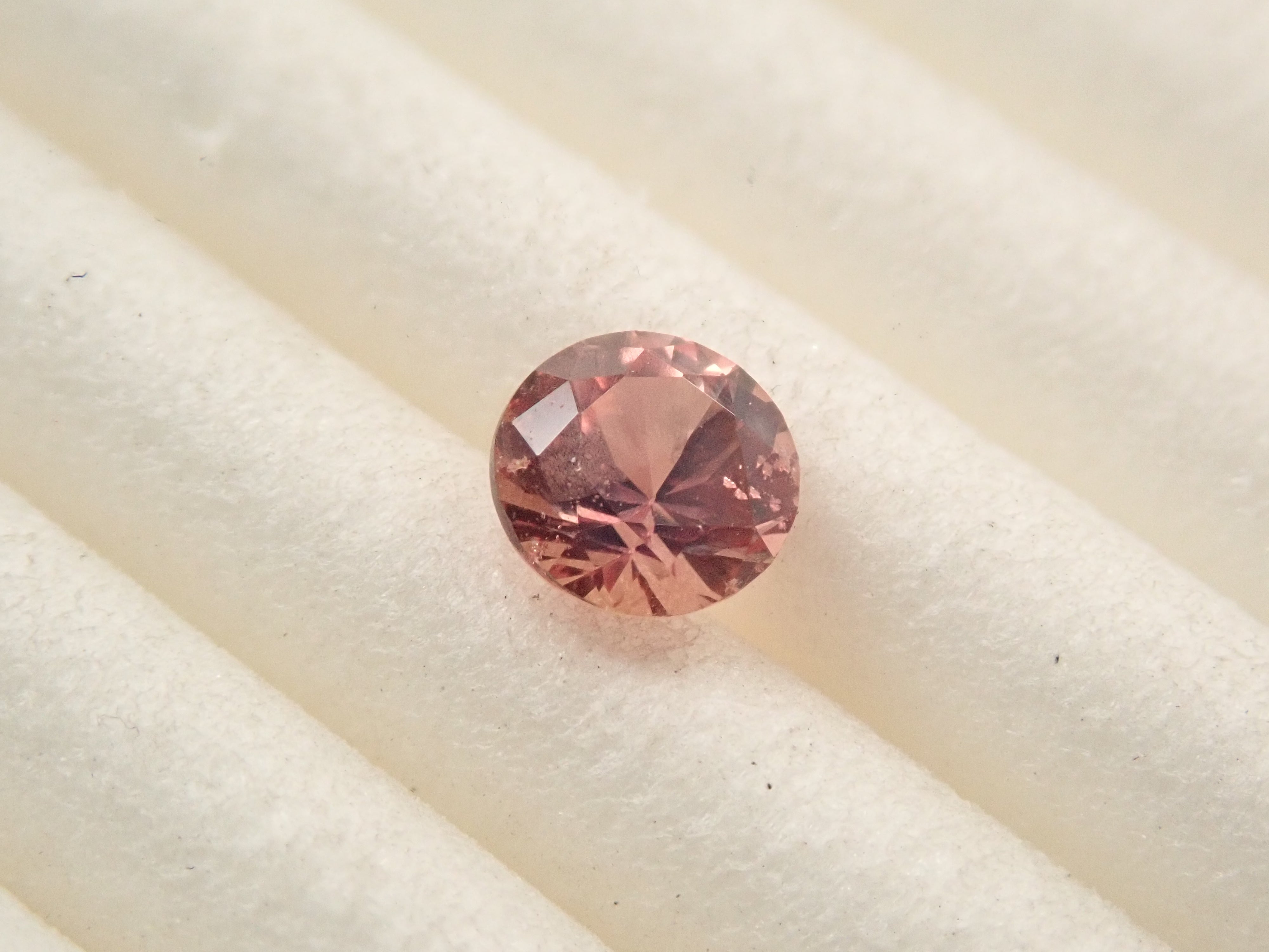 非加熱パパラチアサファイア 3.9mm/0.290ctルース GIA
