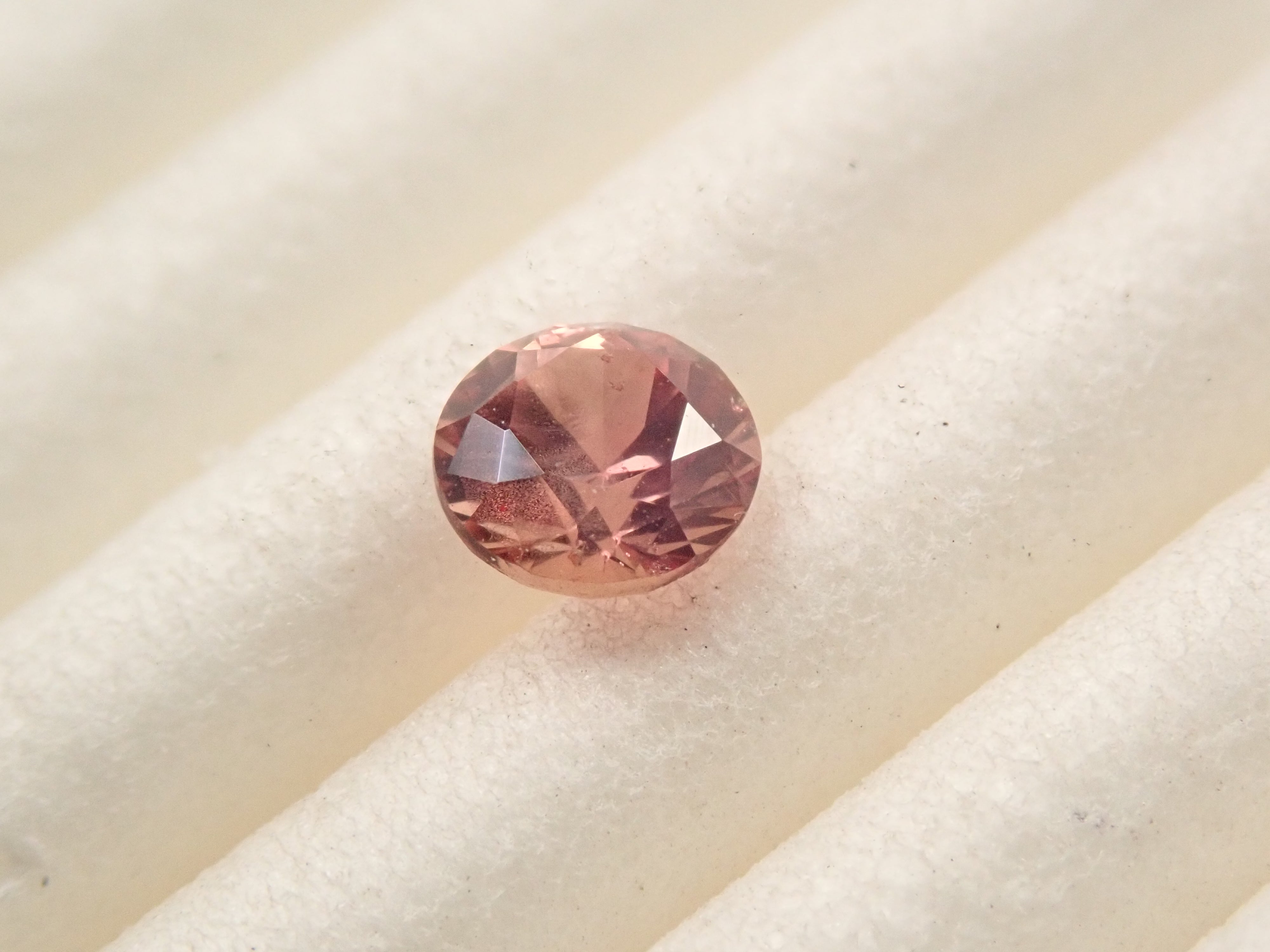 非加熱パパラチアサファイア 3.9mm/0.290ctルース GIA