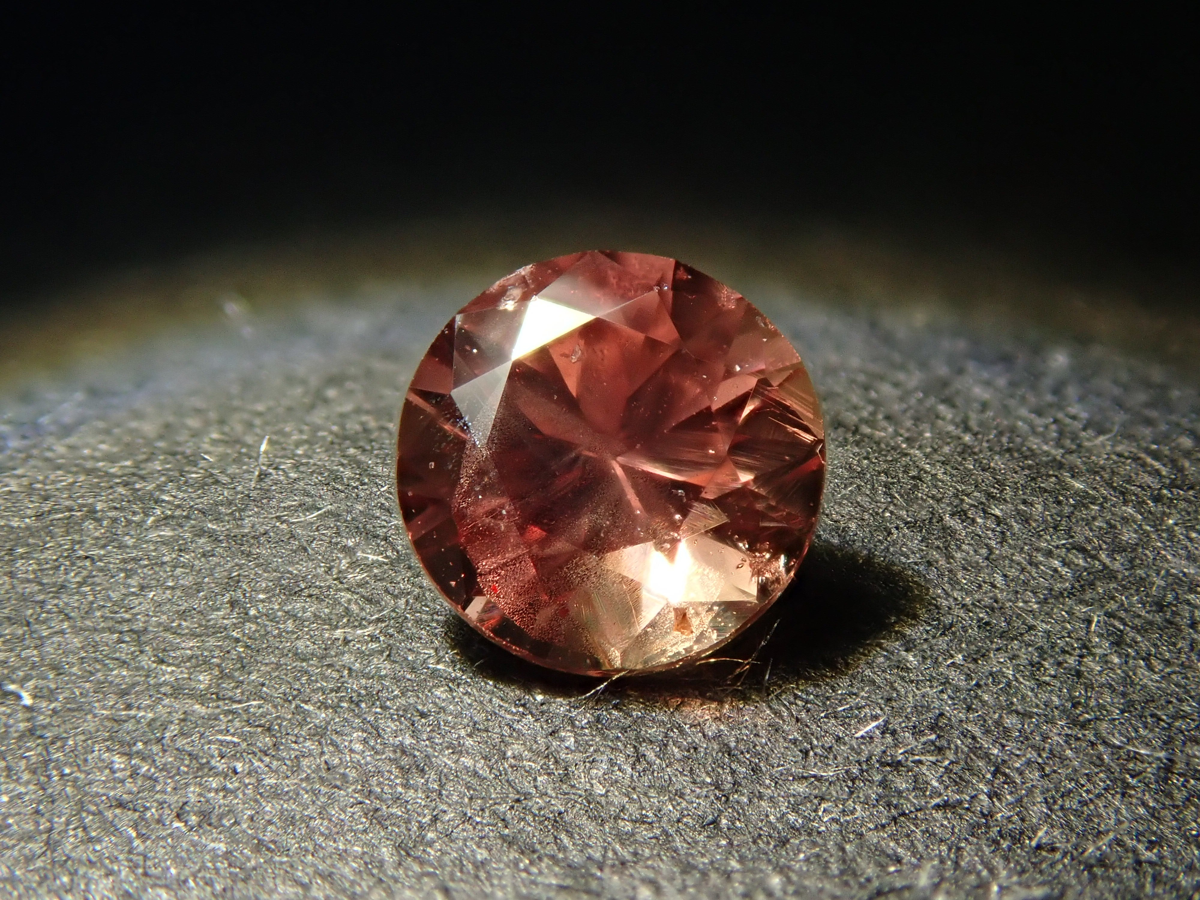 非加熱パパラチアサファイア 3.9mm/0.290ctルース GIA