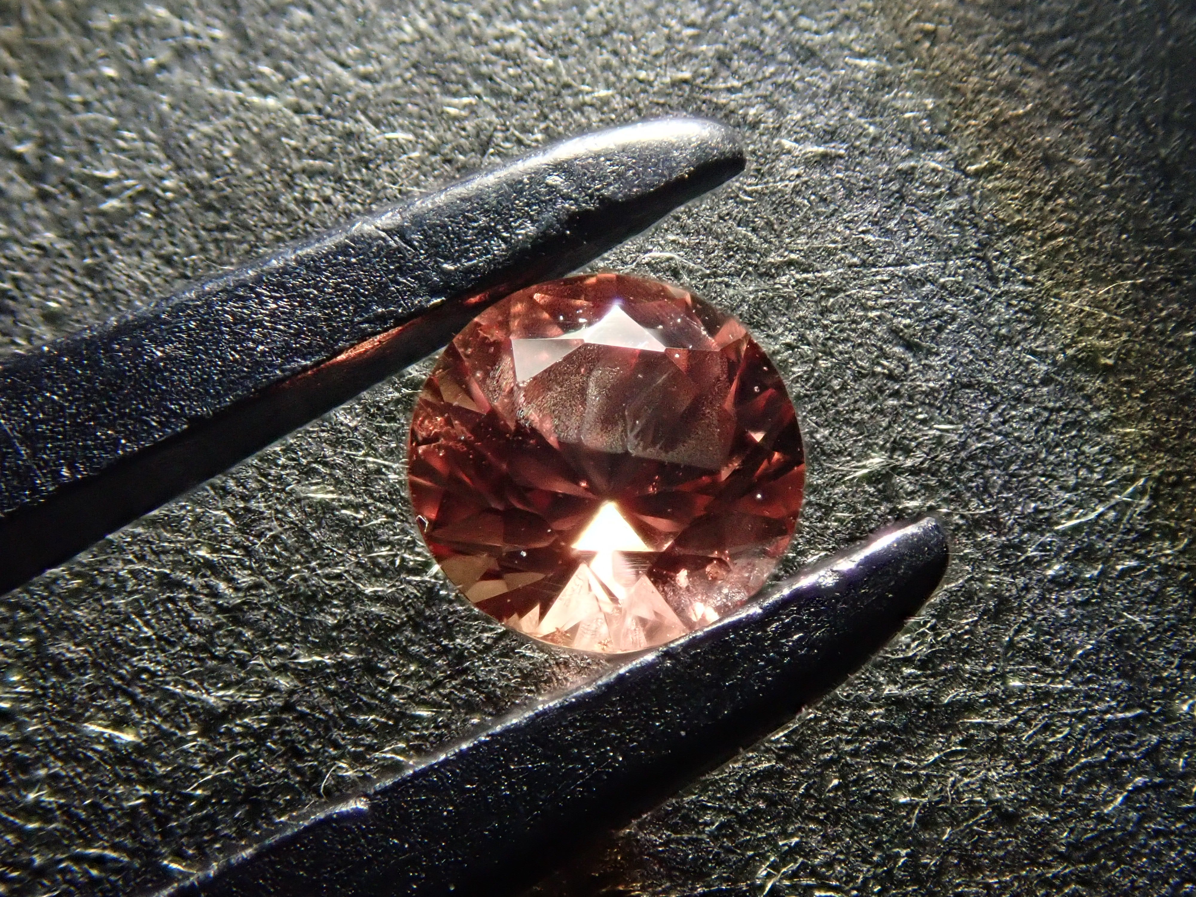 非加熱パパラチアサファイア 3.9mm/0.290ctルース GIA