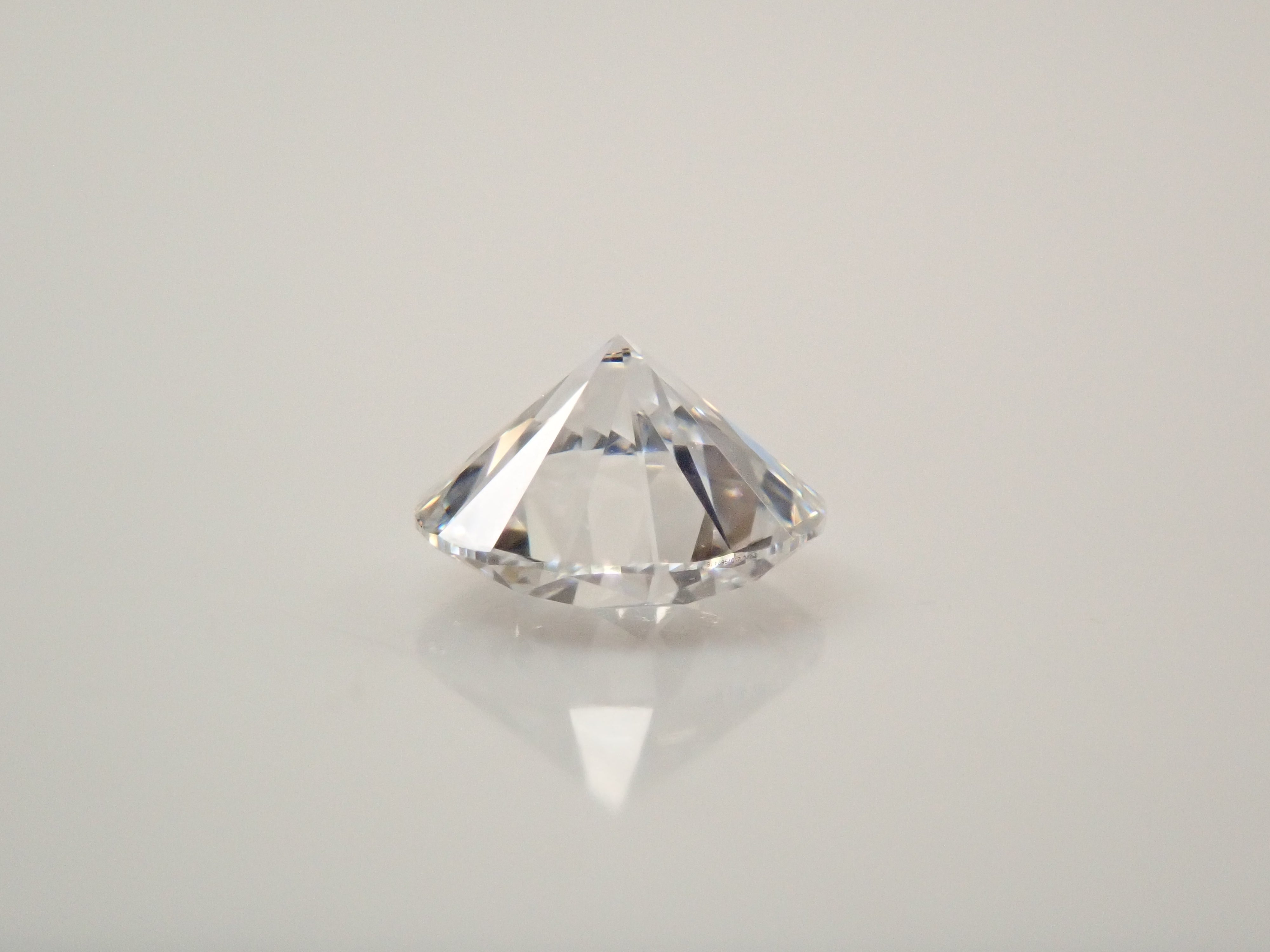 フローレスダイヤモンド(H&C) 4.2mm/0.276ctルース(D, FL, 3Excellent H&C)