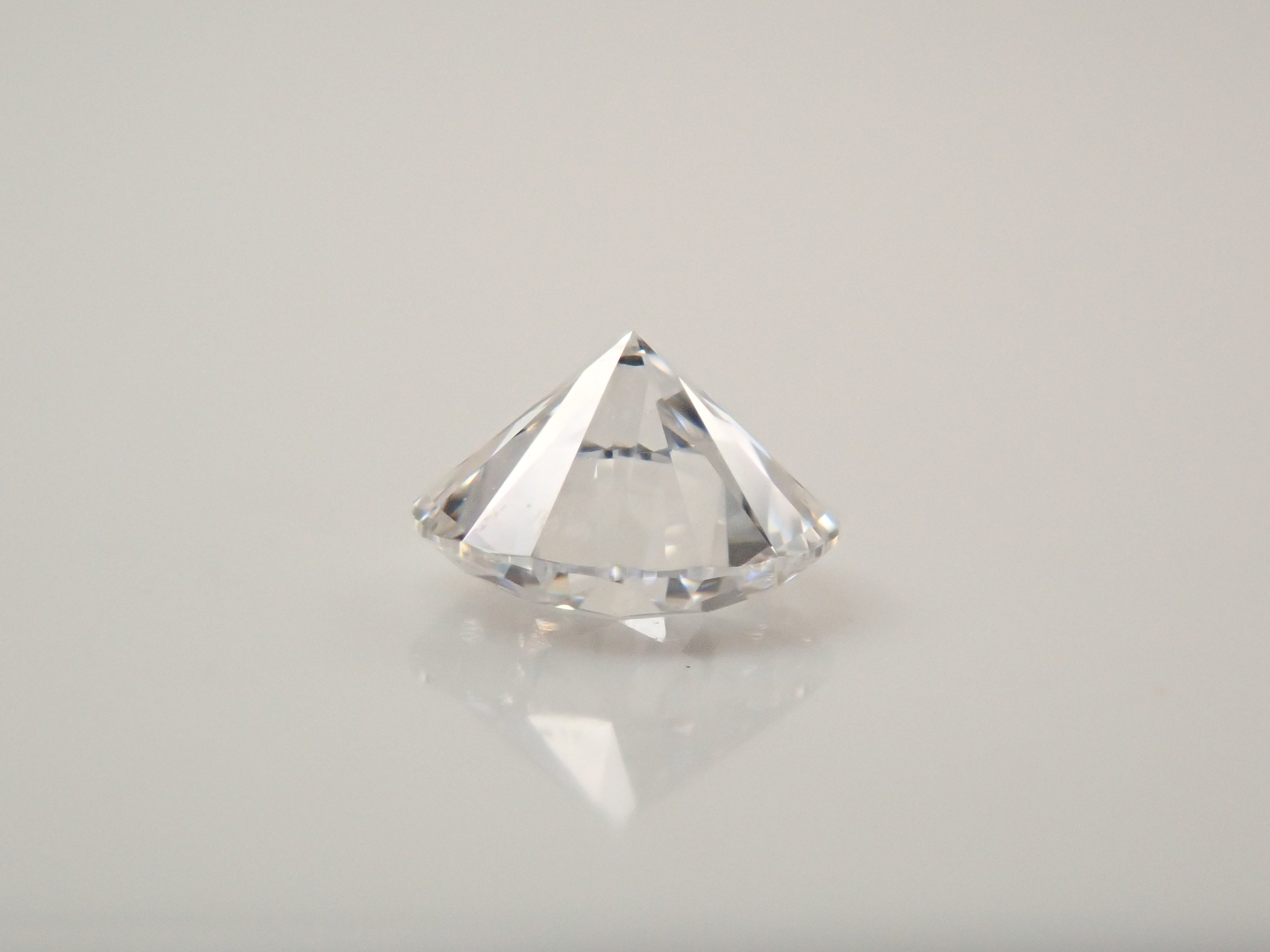 フローレスダイヤモンド(H&C) 4.2mm/0.276ctルース(D, FL, 3Excellent H&C)