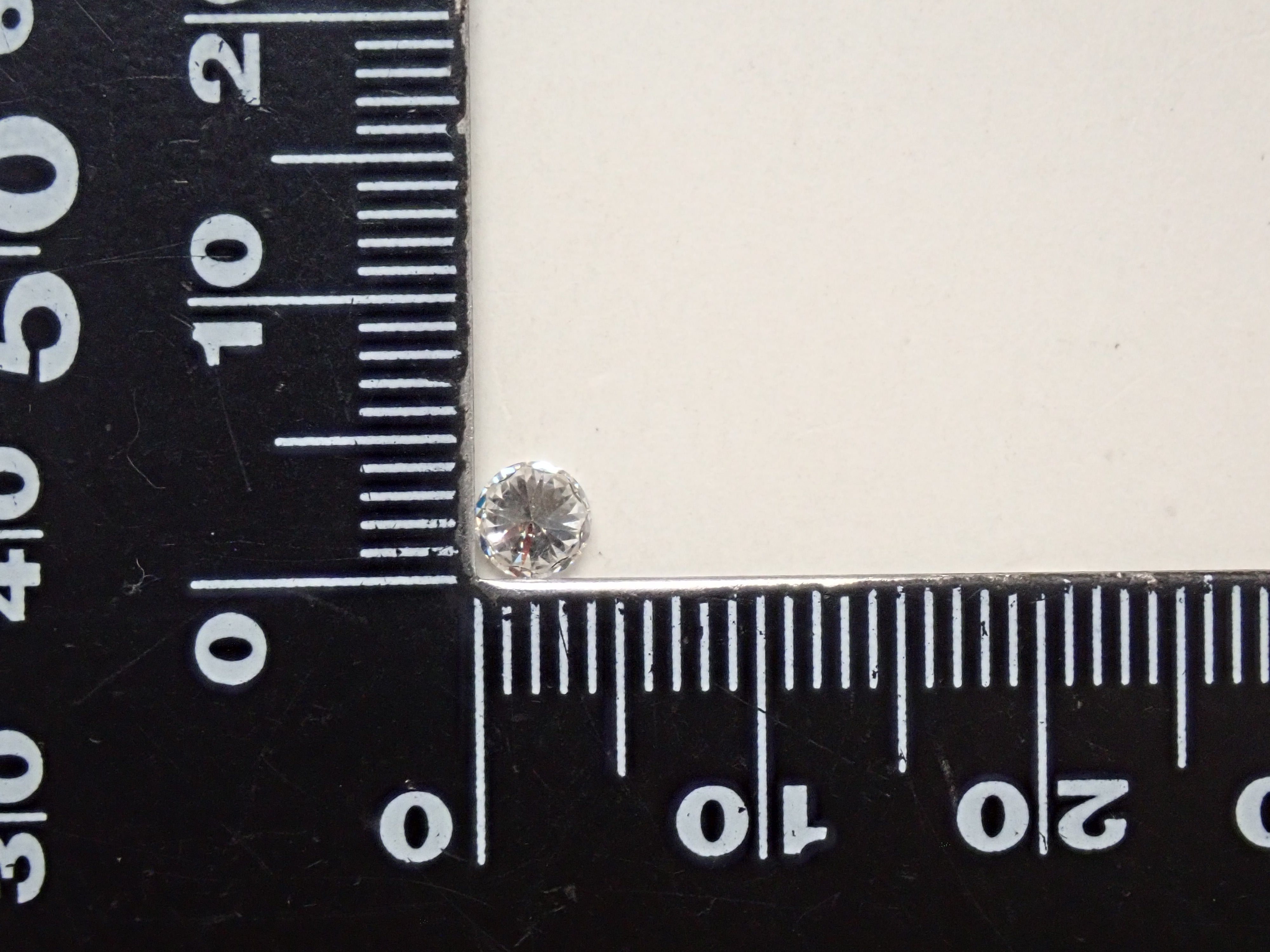 フローレスダイヤモンド(H&C) 4.2mm/0.276ctルース(D, FL, 3Excellent H&C)
