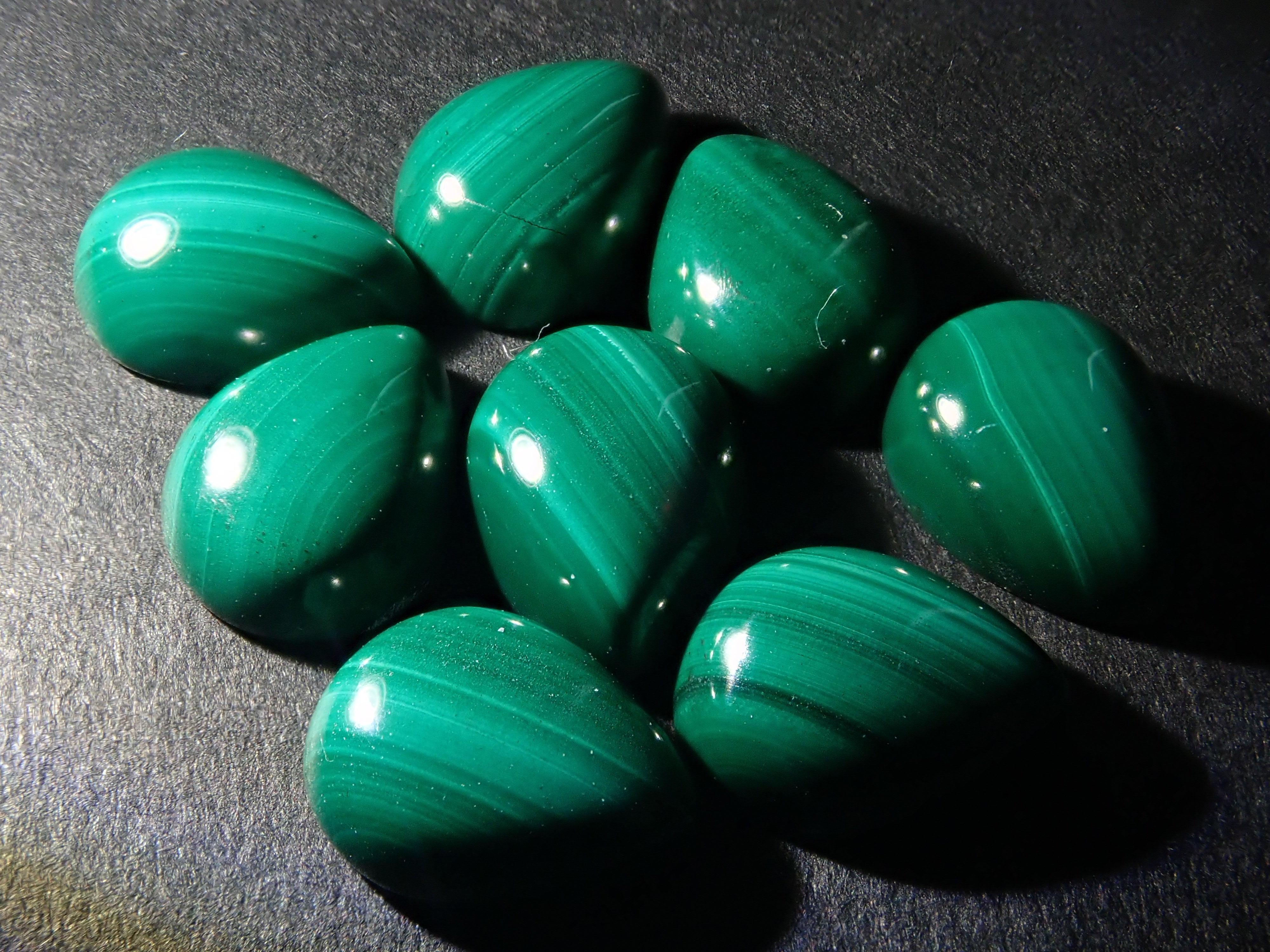マラカイト2石セット ルース(6×8mm,ペアシェイプカット)《複数購入割引有》