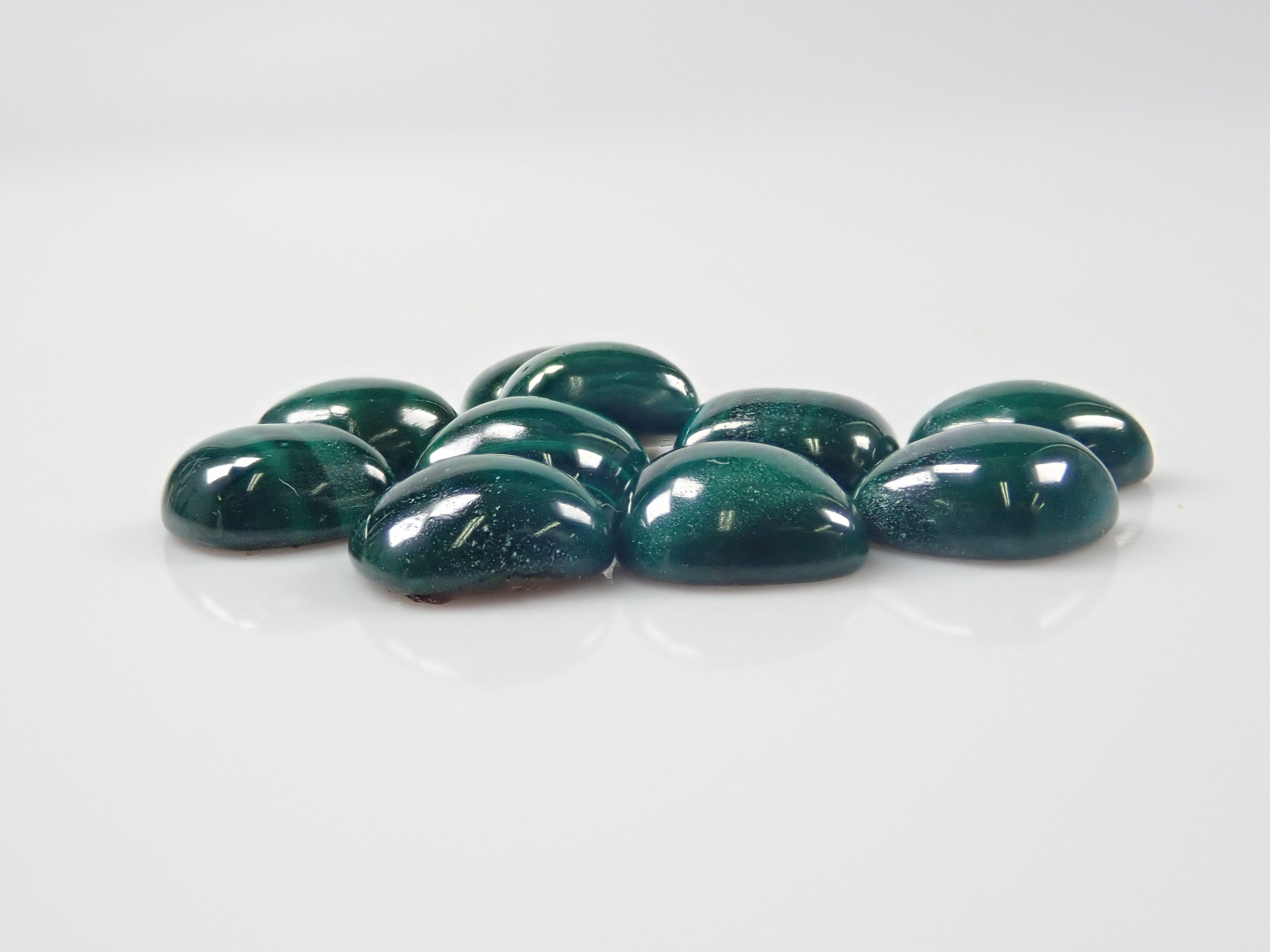 孔雀石2顆散裝(6mm,墊形切割)《多買有折扣》