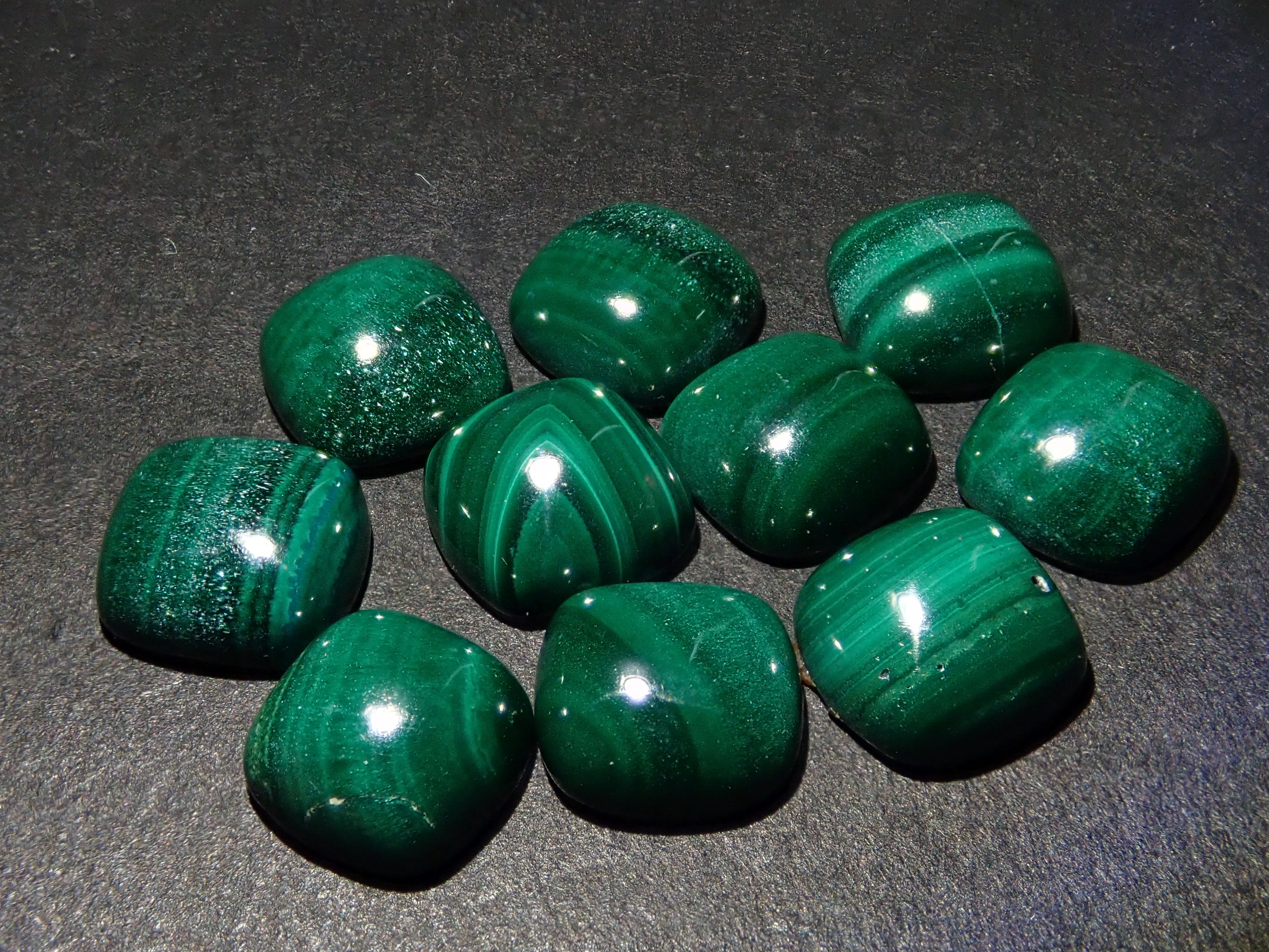 孔雀石2顆散裝(6mm,墊形切割)《多買有折扣》