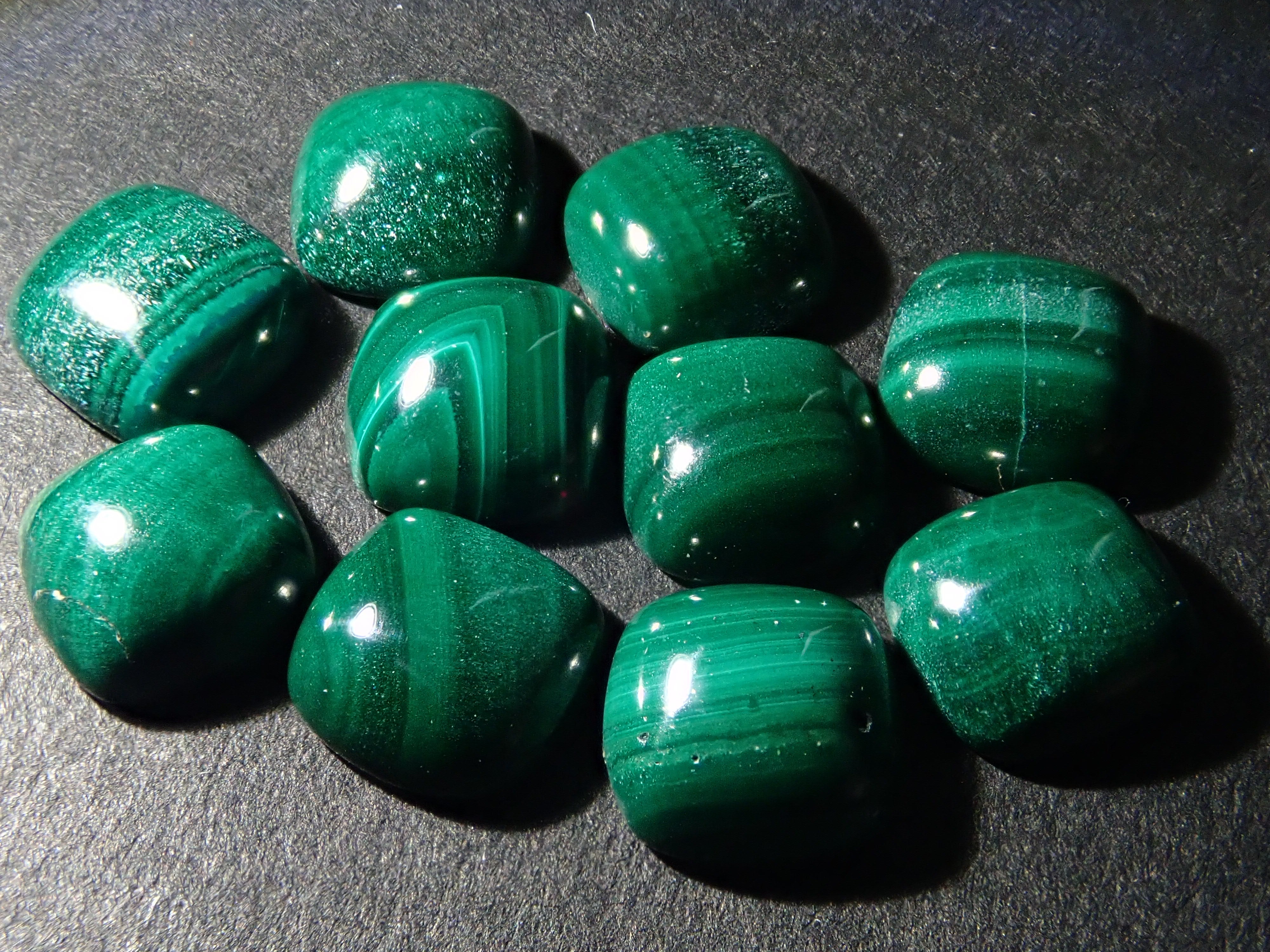 孔雀石2顆散裝(6mm,墊形切割)《多買有折扣》