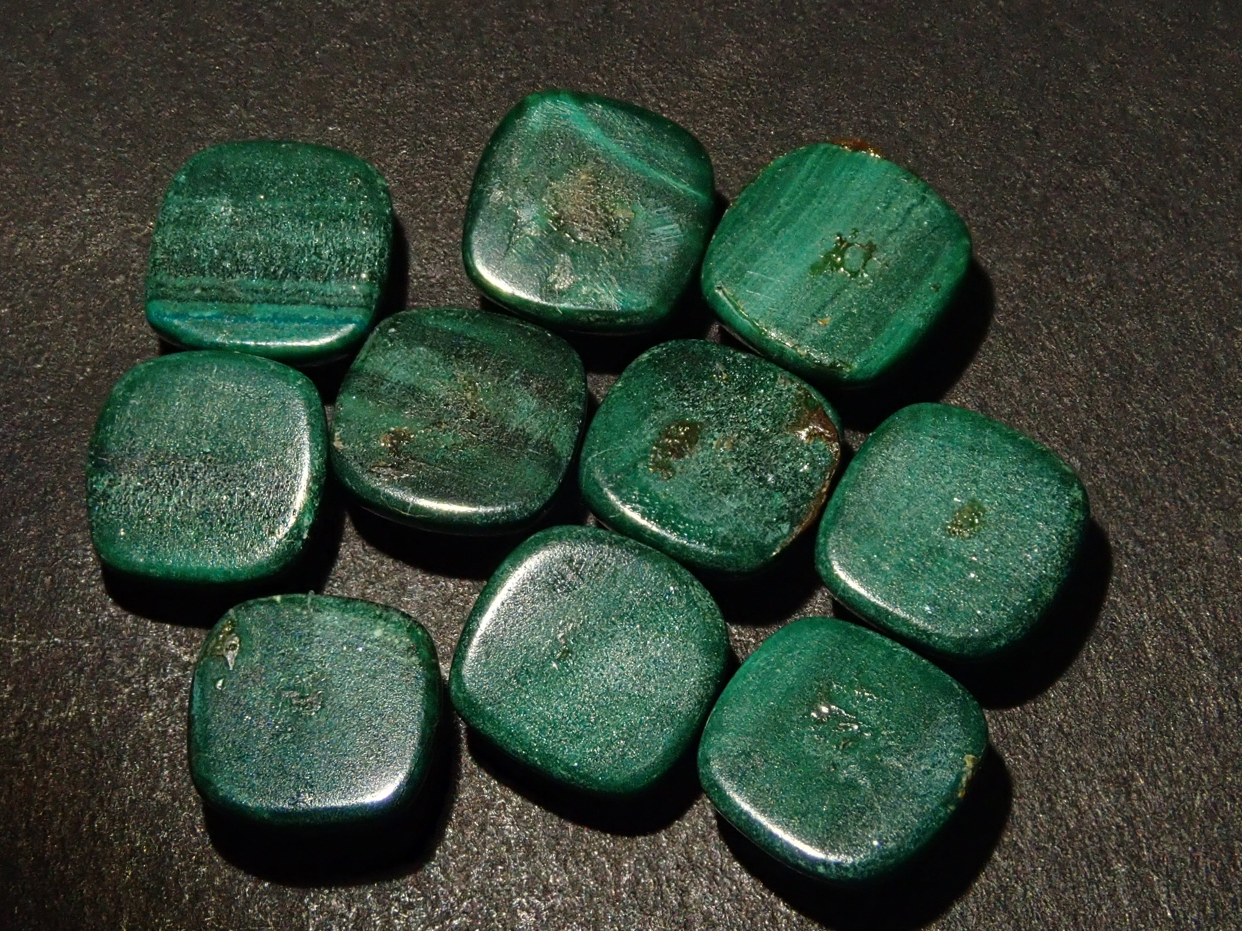 孔雀石2顆散裝(6mm,墊形切割)《多買有折扣》