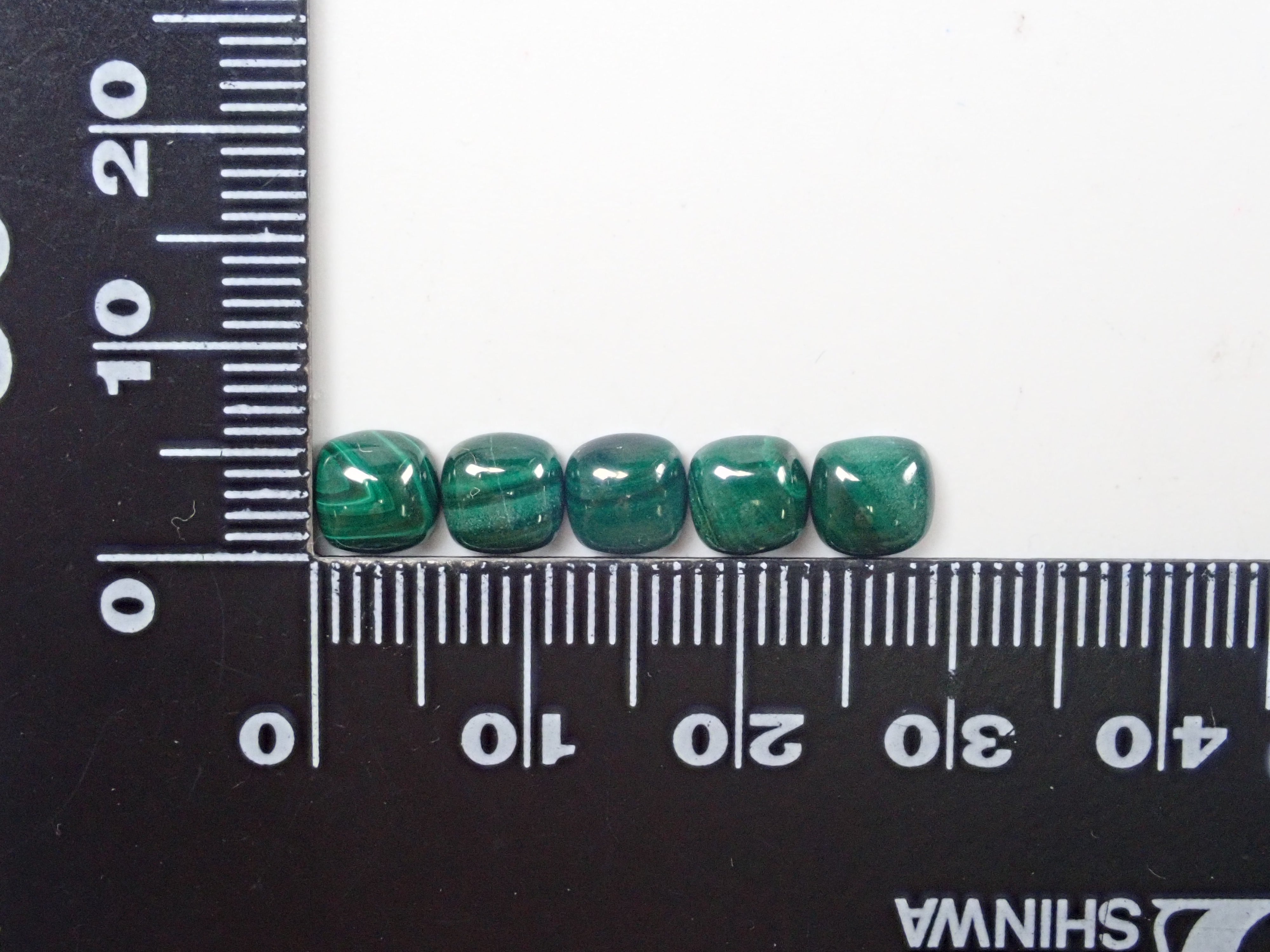 孔雀石2顆散裝(6mm,墊形切割)《多買有折扣》