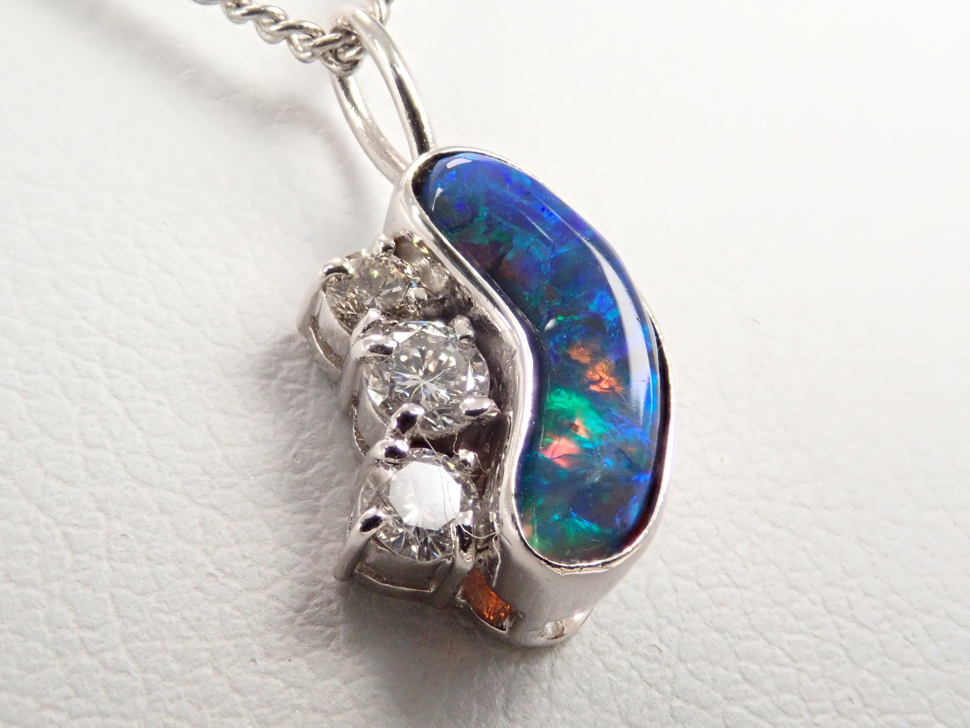 【刊載於22602660】【七彩珠寶】Pt900 黑歐泊 0.58ct 吊墜(項鍊墜)