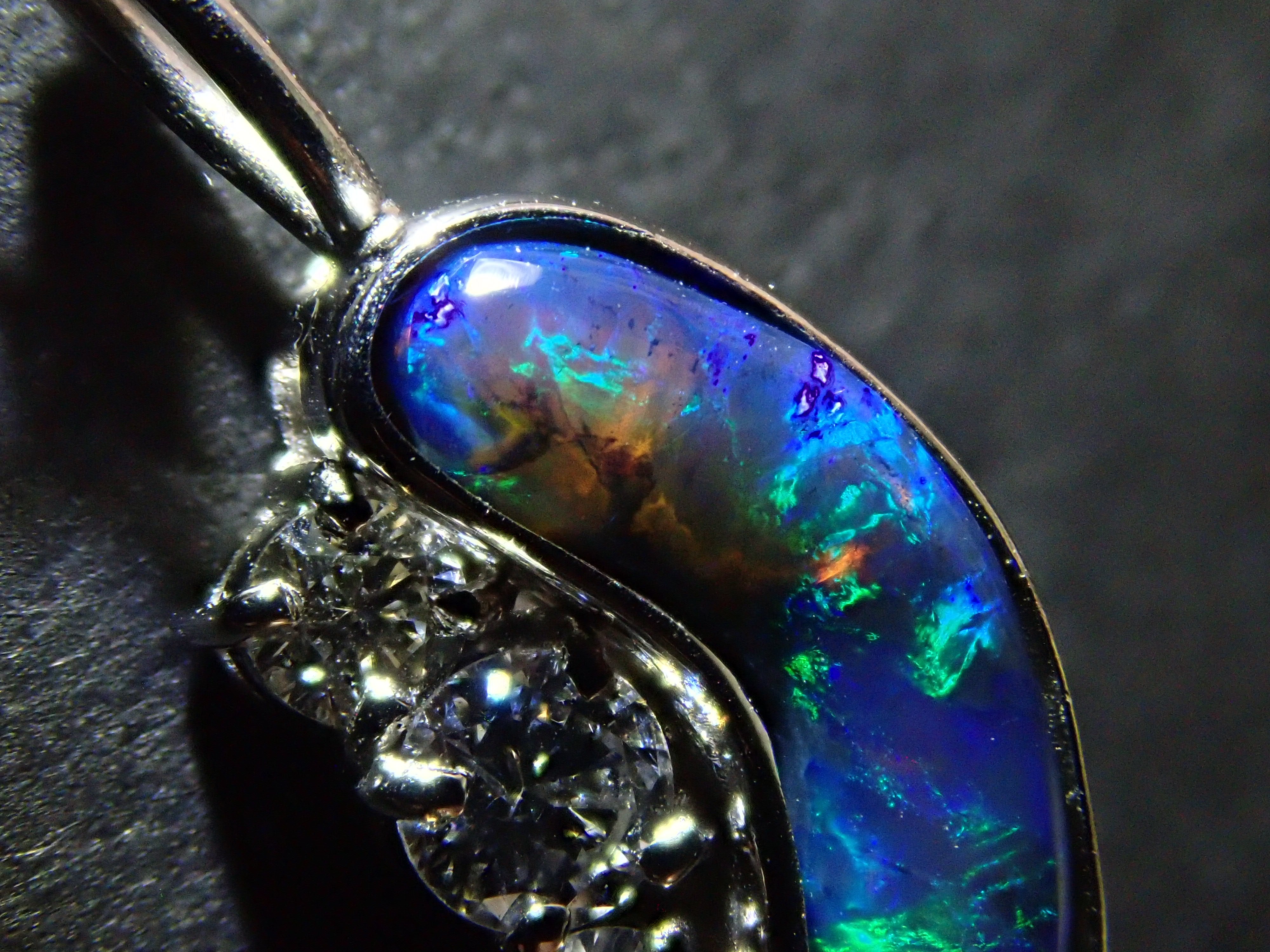 【刊載於22602660】【七彩珠寶】Pt900 黑歐泊 0.58ct 吊墜(項鍊墜)