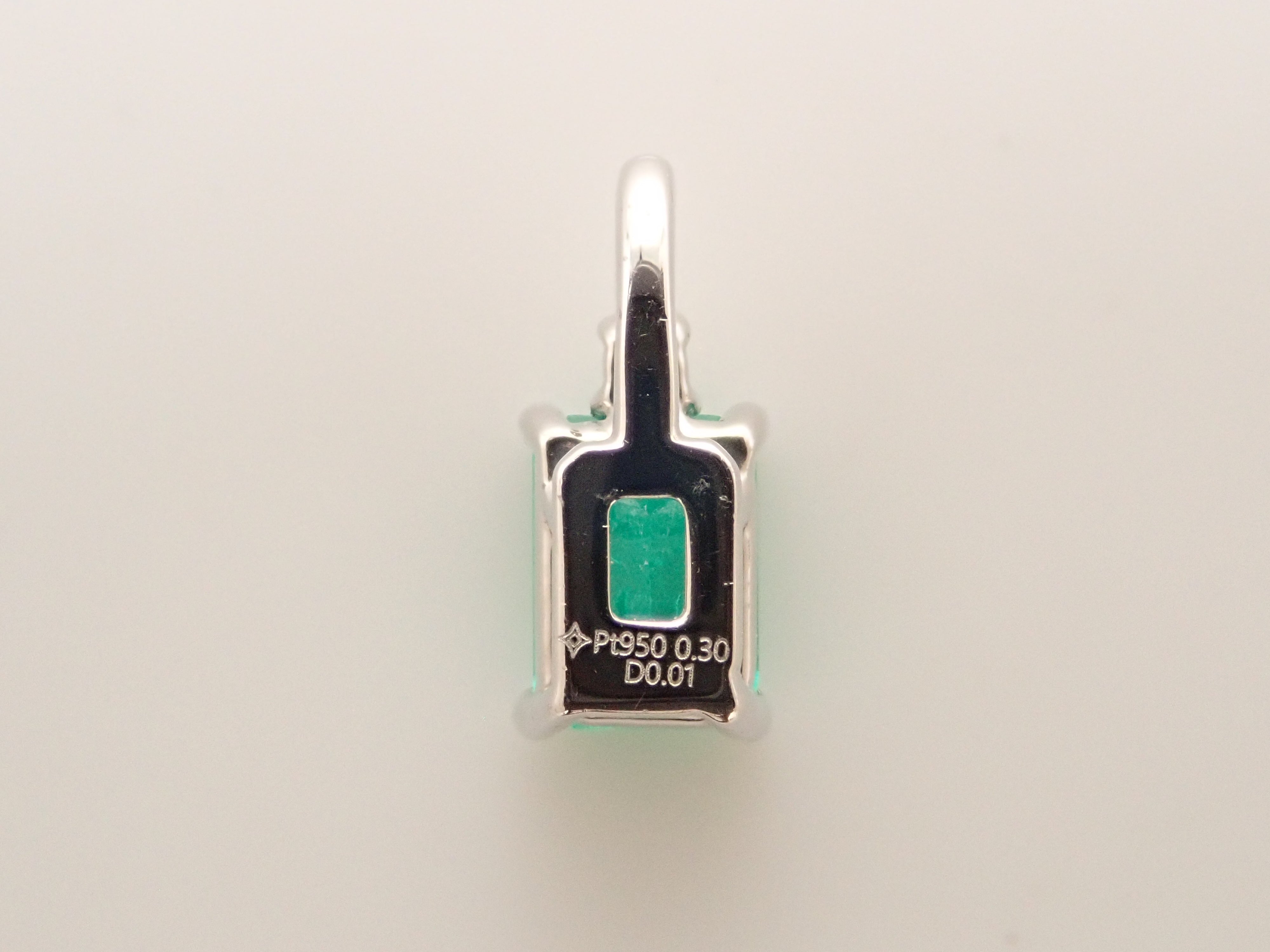 【7/16 22時販売】【カラフリ】Pt900 エメラルド 0.30ct ・ダイヤモンド0.01ctペンダントトップ(ネックレストップ)