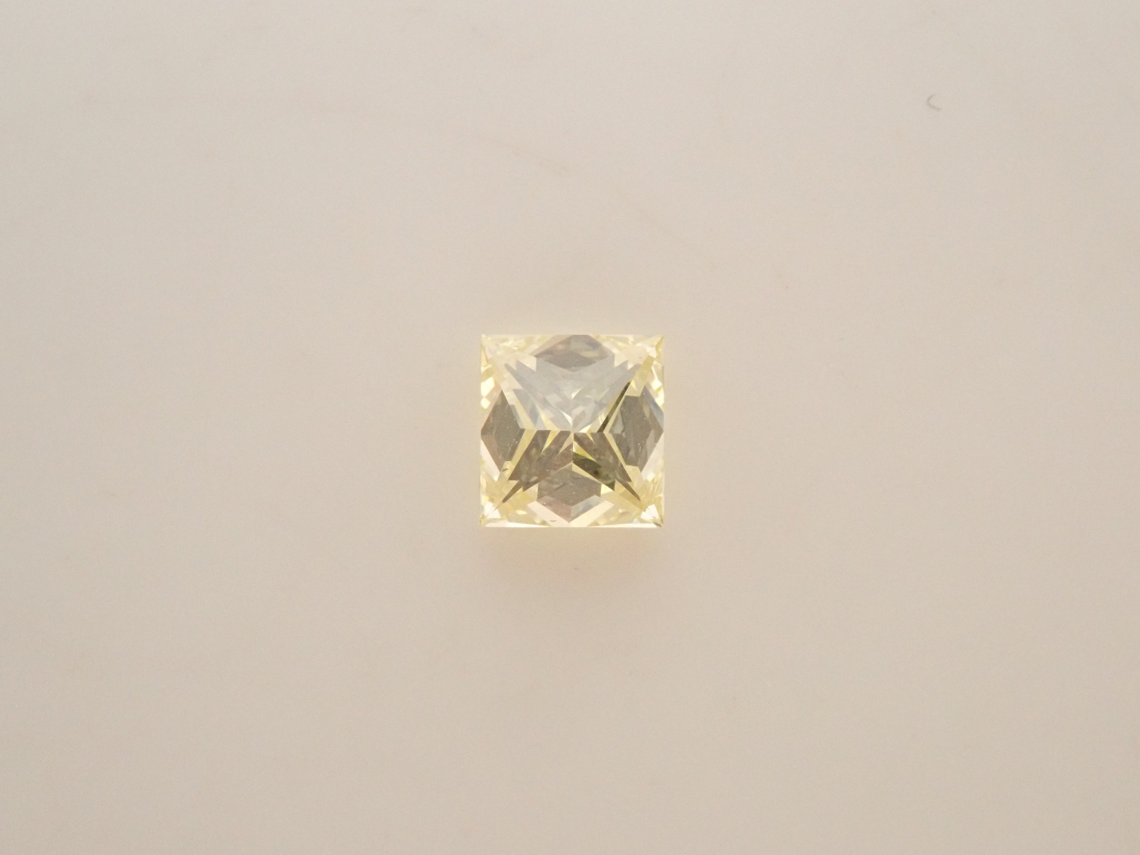 イエローダイヤモンド 0.262ctルース(UNDER S(LIGHT YELLOW), VS1)