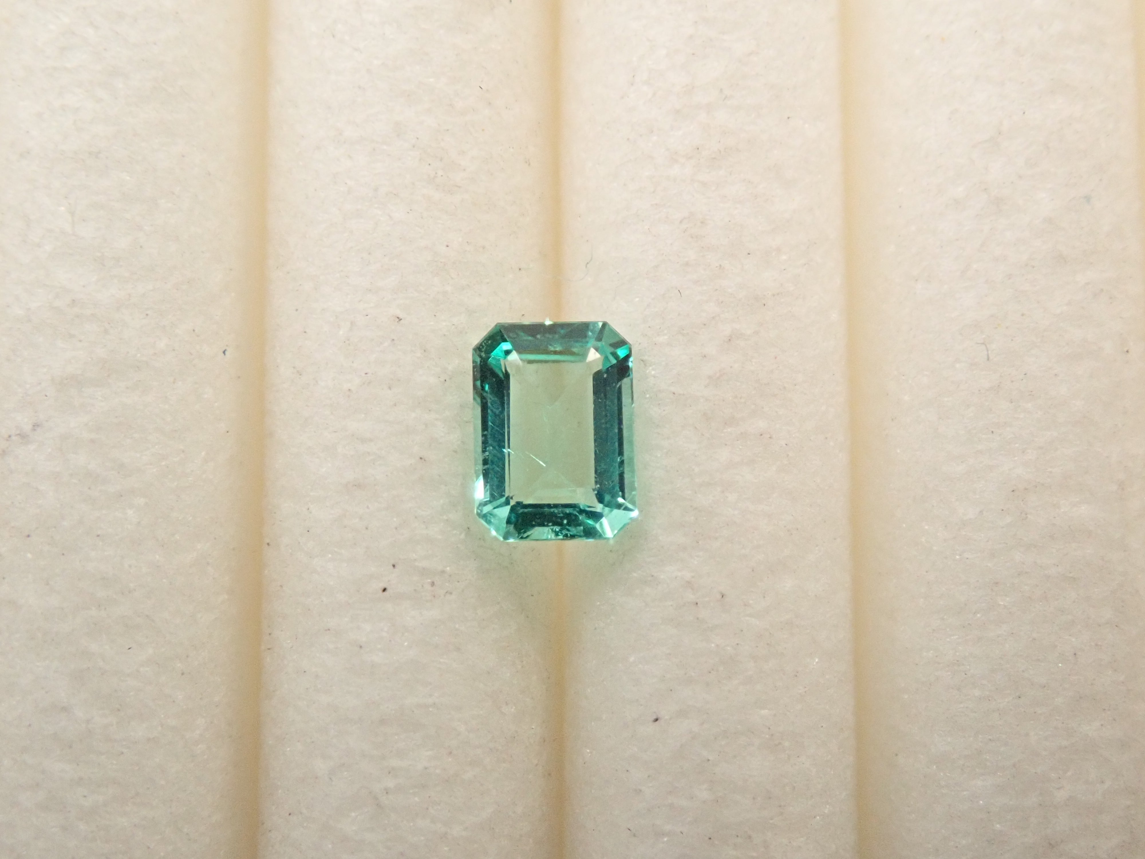 マダガスカル産ノンオイルエメラルド 0.060ctルース GIA