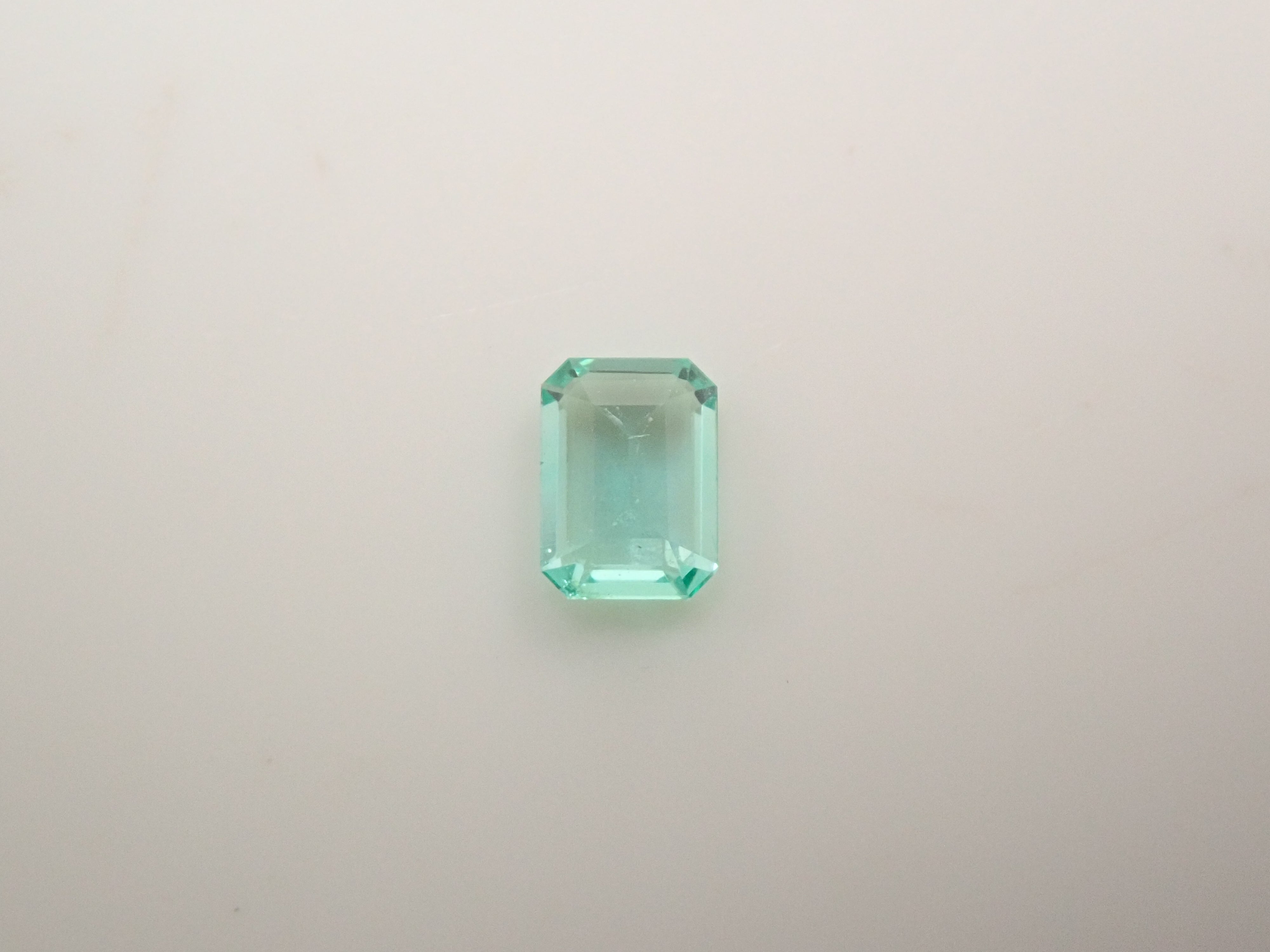 マダガスカル産ノンオイルエメラルド 0.060ctルース GIA