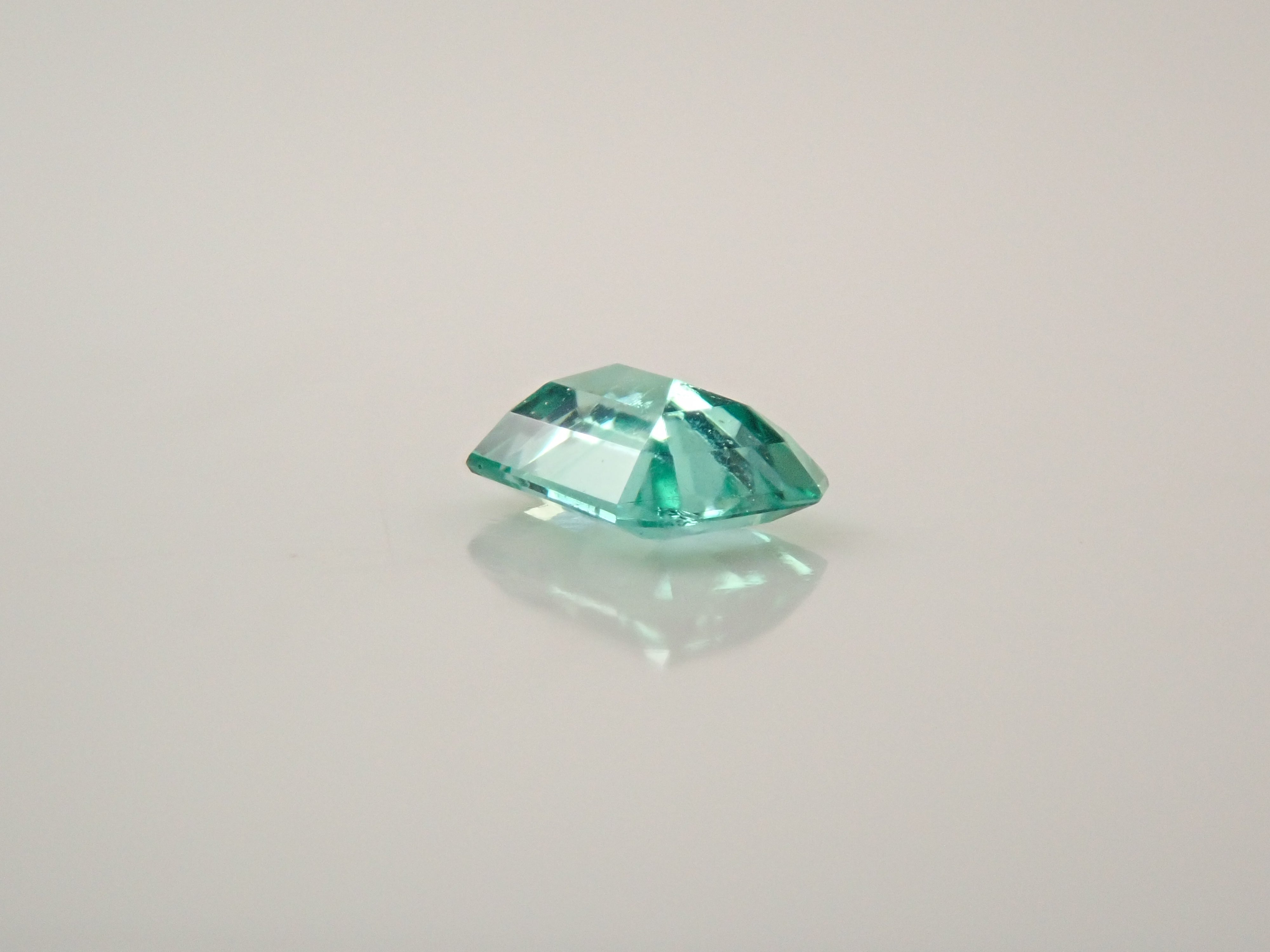 マダガスカル産ノンオイルエメラルド 0.060ctルース GIA
