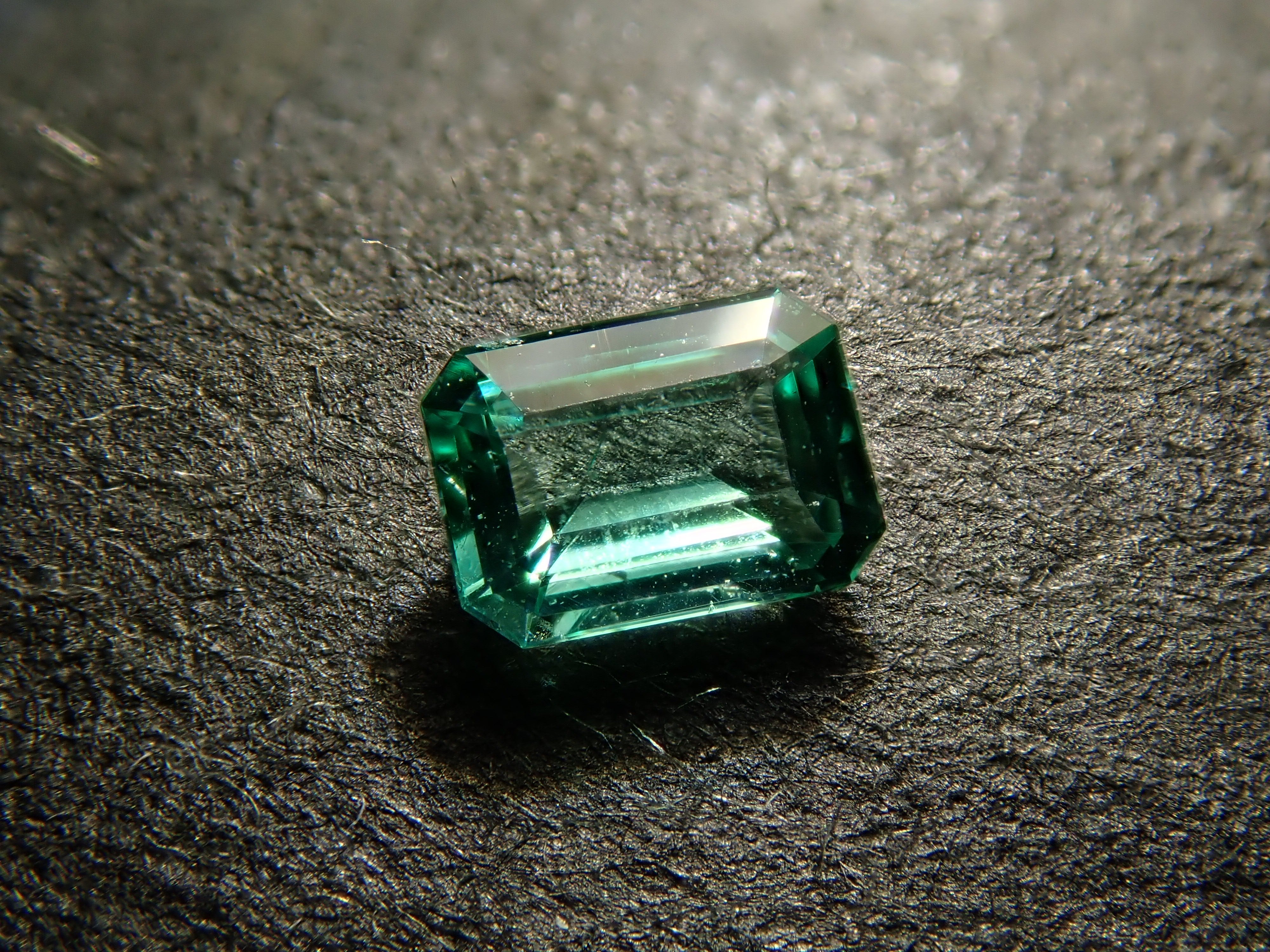 マダガスカル産ノンオイルエメラルド 0.060ctルース GIA