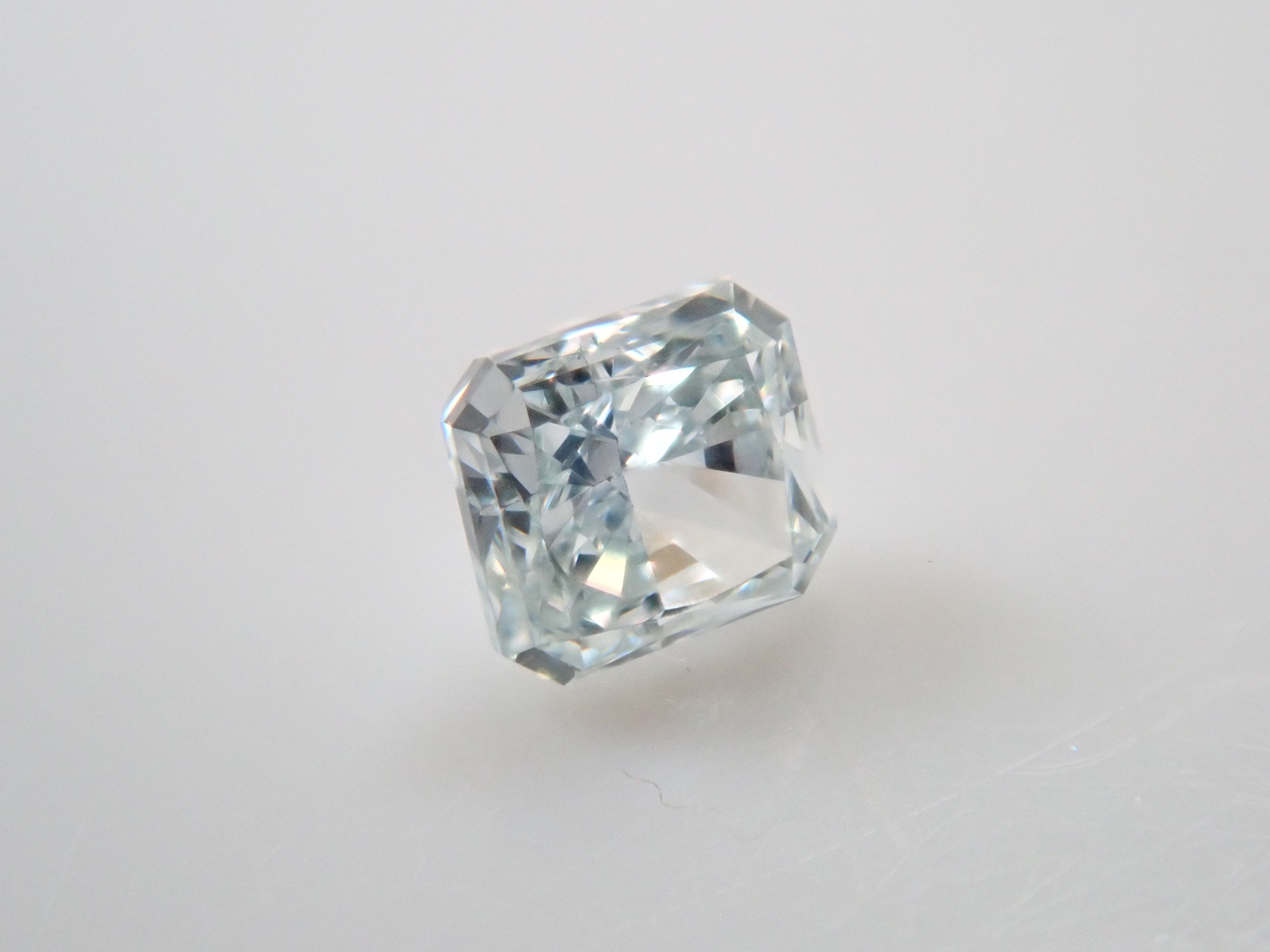 【抽籤販售0829】藍鑽 0.064ct裸石 (FANCY LIGHT GREEN BLUE, VS-1)