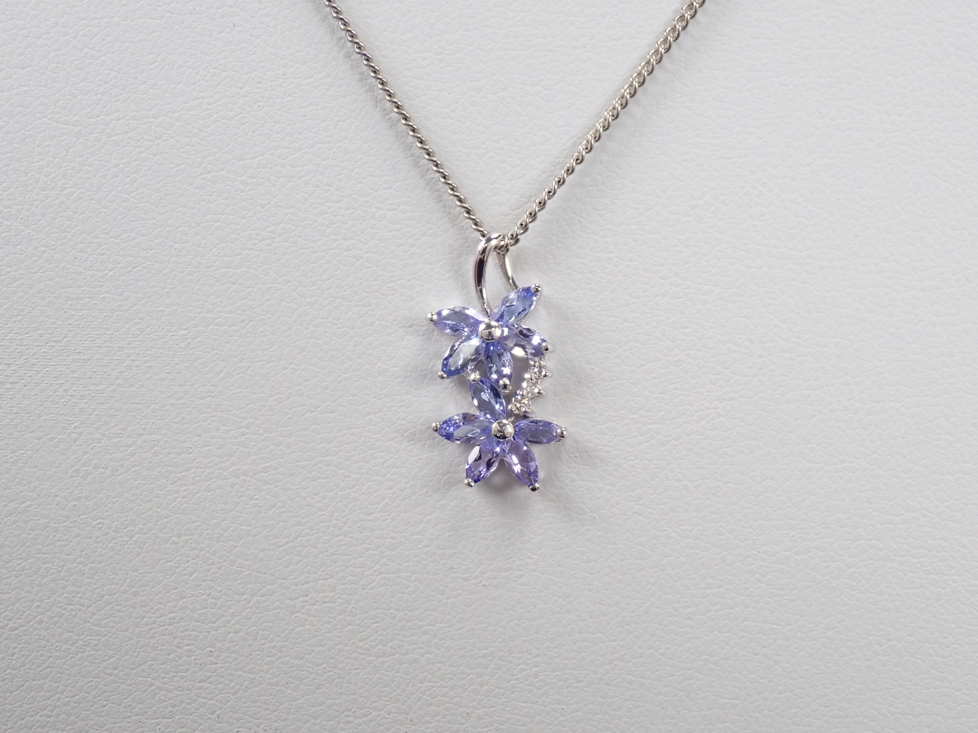 【7/20 22時販売】【カラフリ】K18WG タンザナイト 0.96ct・ダイヤモンド0.03ctペンダントトップ(ネックレストップ)鑑別書