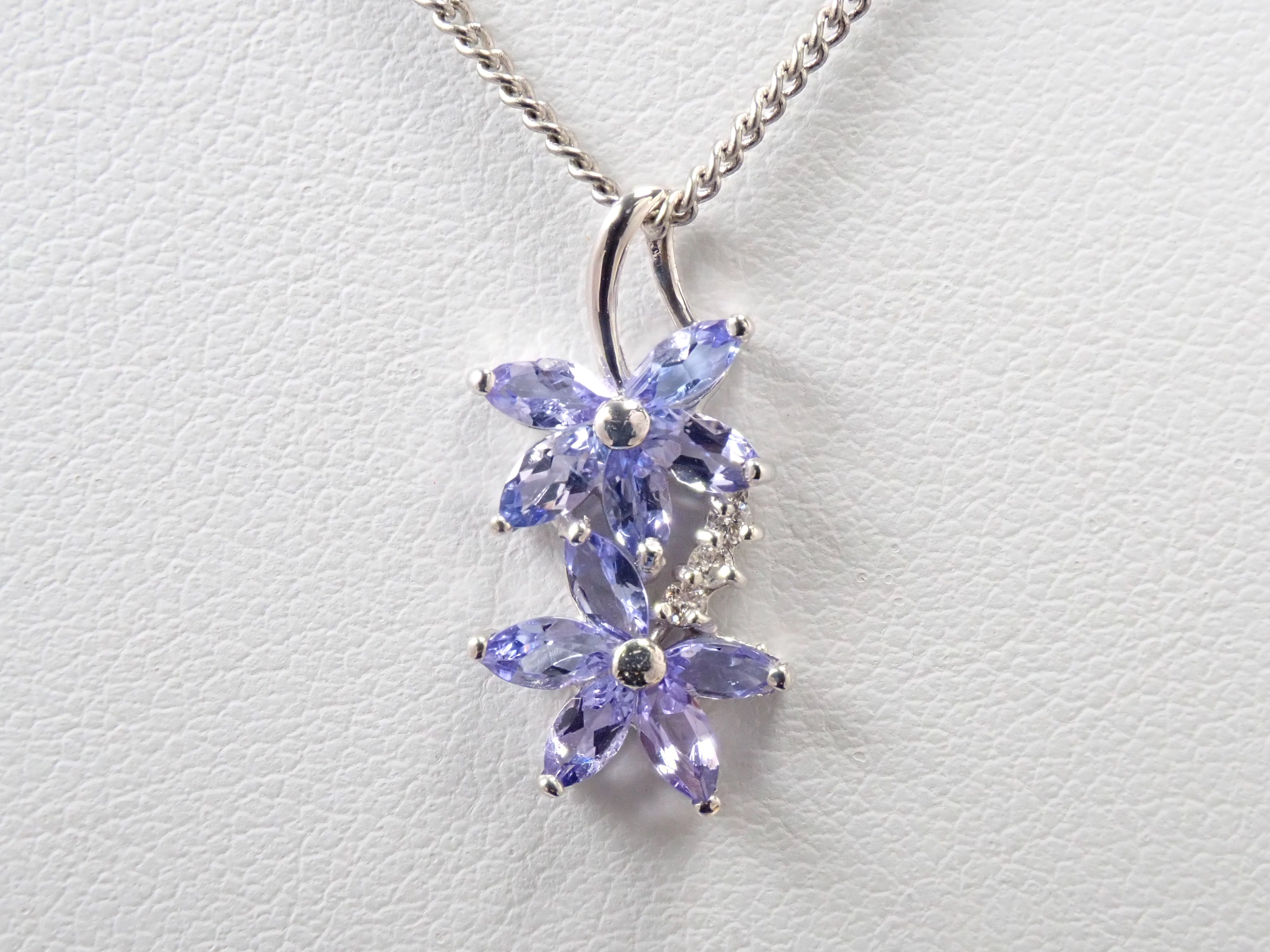 【7/20 22時販売】【カラフリ】K18WG タンザナイト 0.96ct・ダイヤモンド0.03ctペンダントトップ(ネックレストップ)鑑別書