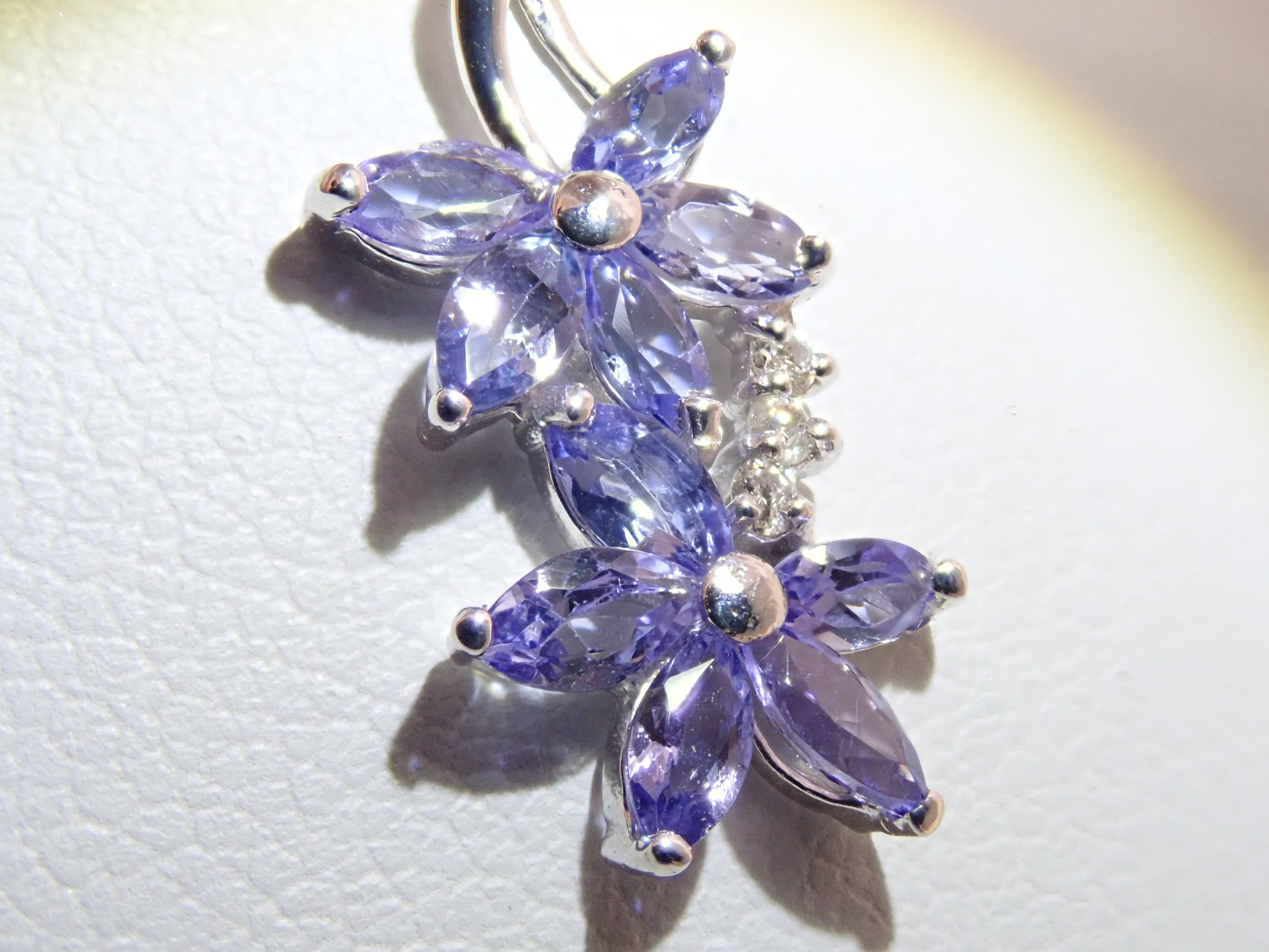【7/20 22時販売】【カラフリ】K18WG タンザナイト 0.96ct・ダイヤモンド0.03ctペンダントトップ(ネックレストップ)鑑別書