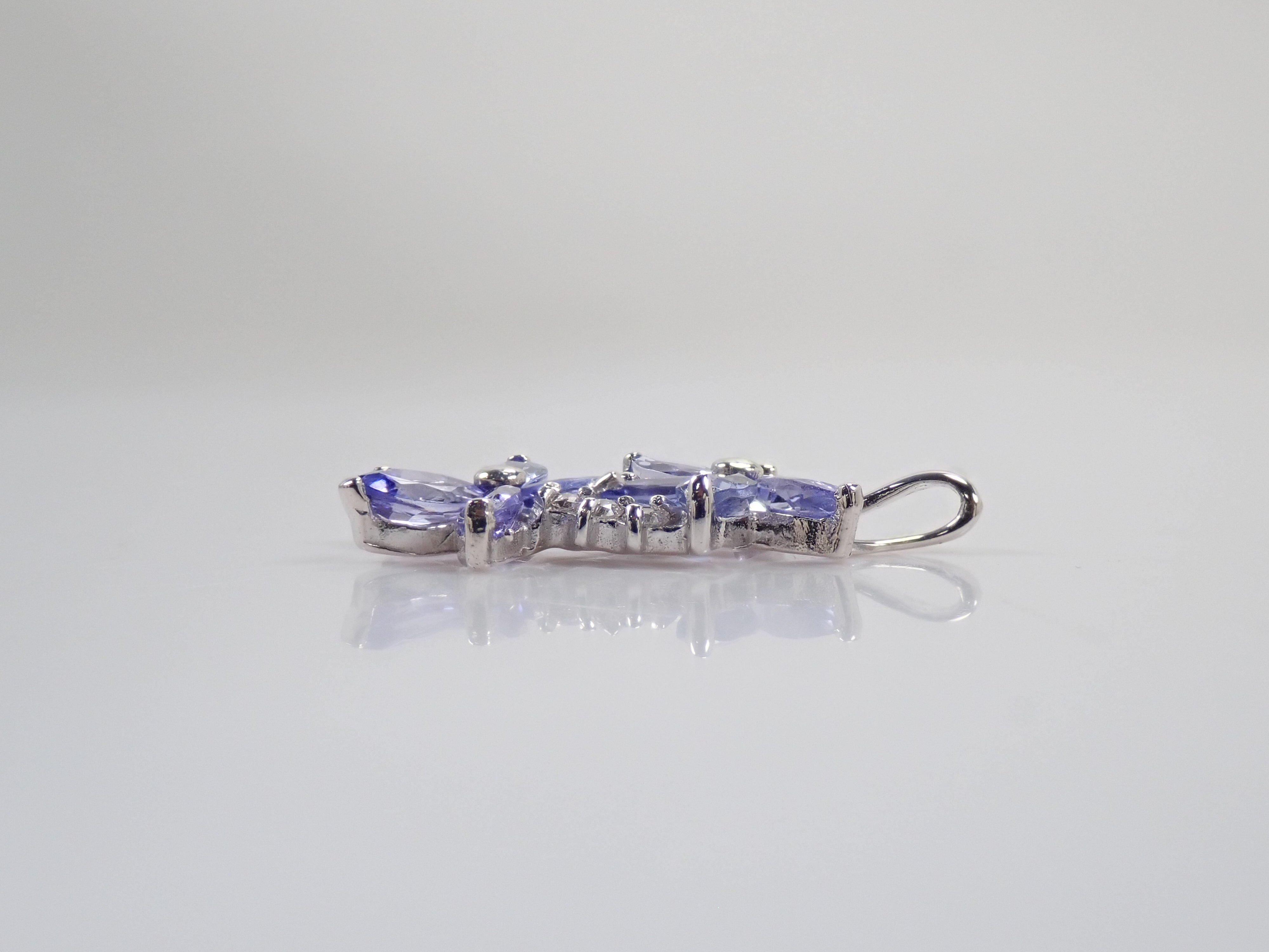 【7/20 22時販売】【カラフリ】K18WG タンザナイト 0.96ct・ダイヤモンド0.03ctペンダントトップ(ネックレストップ)鑑別書