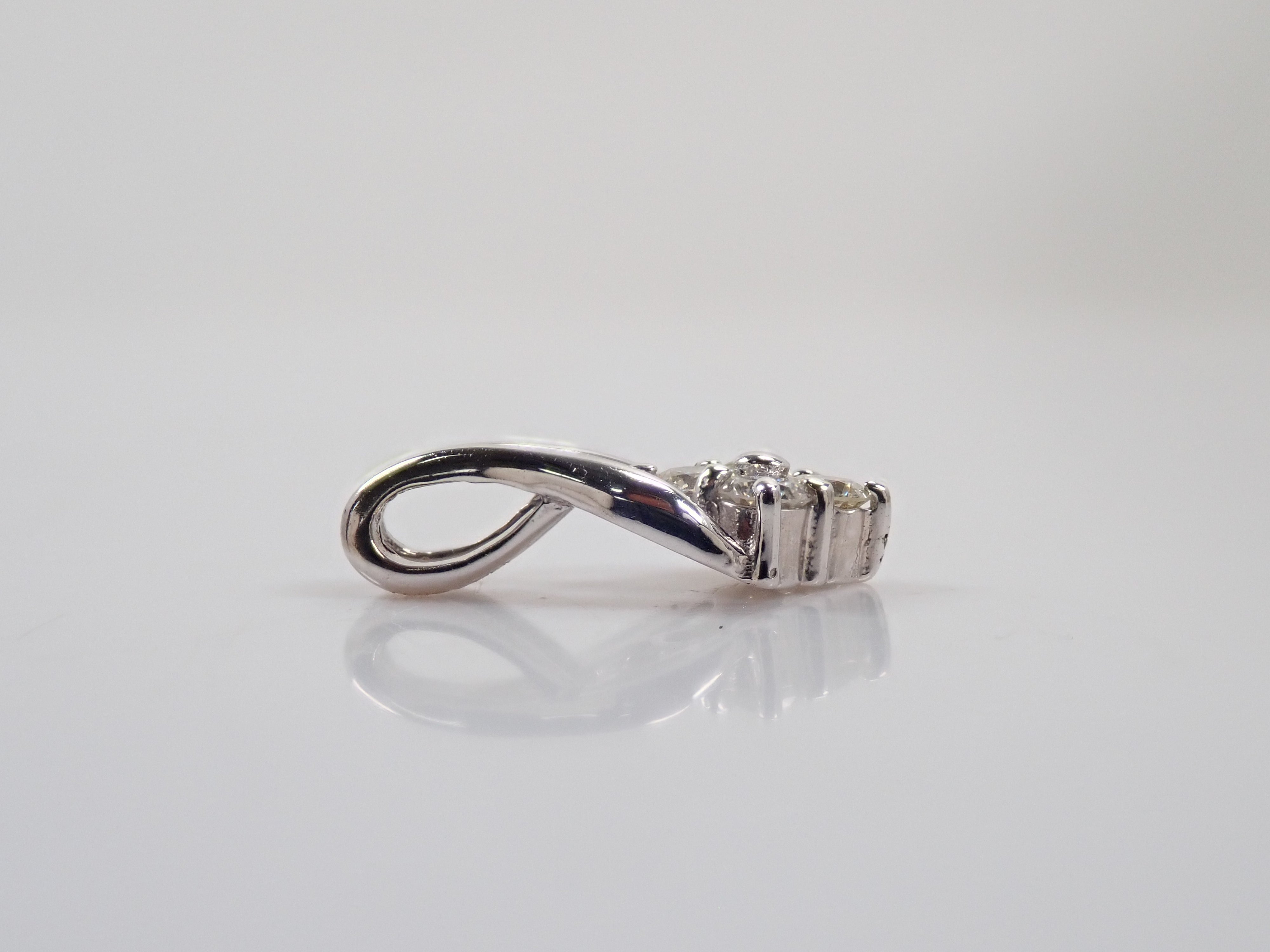 【7/20 22時販売】【カラフリ】K18 ダイヤモンド 0.15ct ペンダントトップ(ネックレストップ)