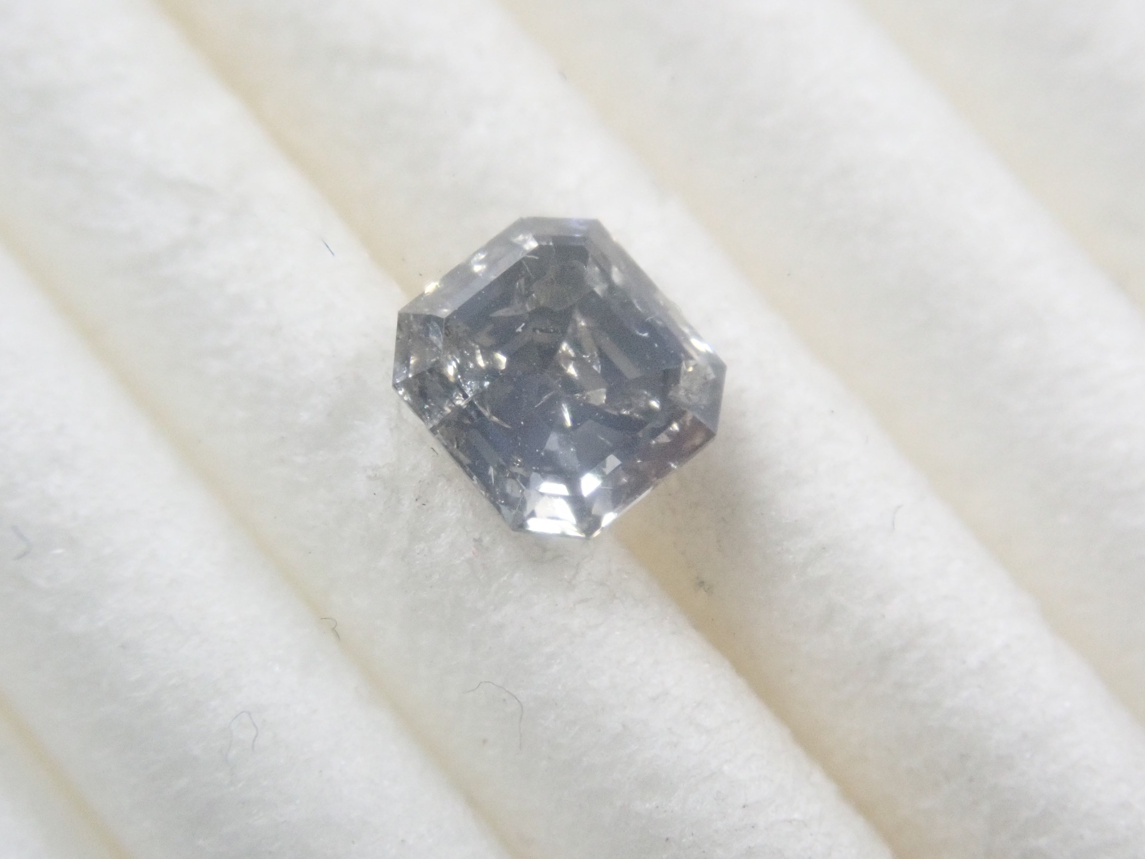 【抽選販売0718_01】ファンシーグレーダイヤモンド 0.380ctルース(FANCY GRAY, I-3) GIA