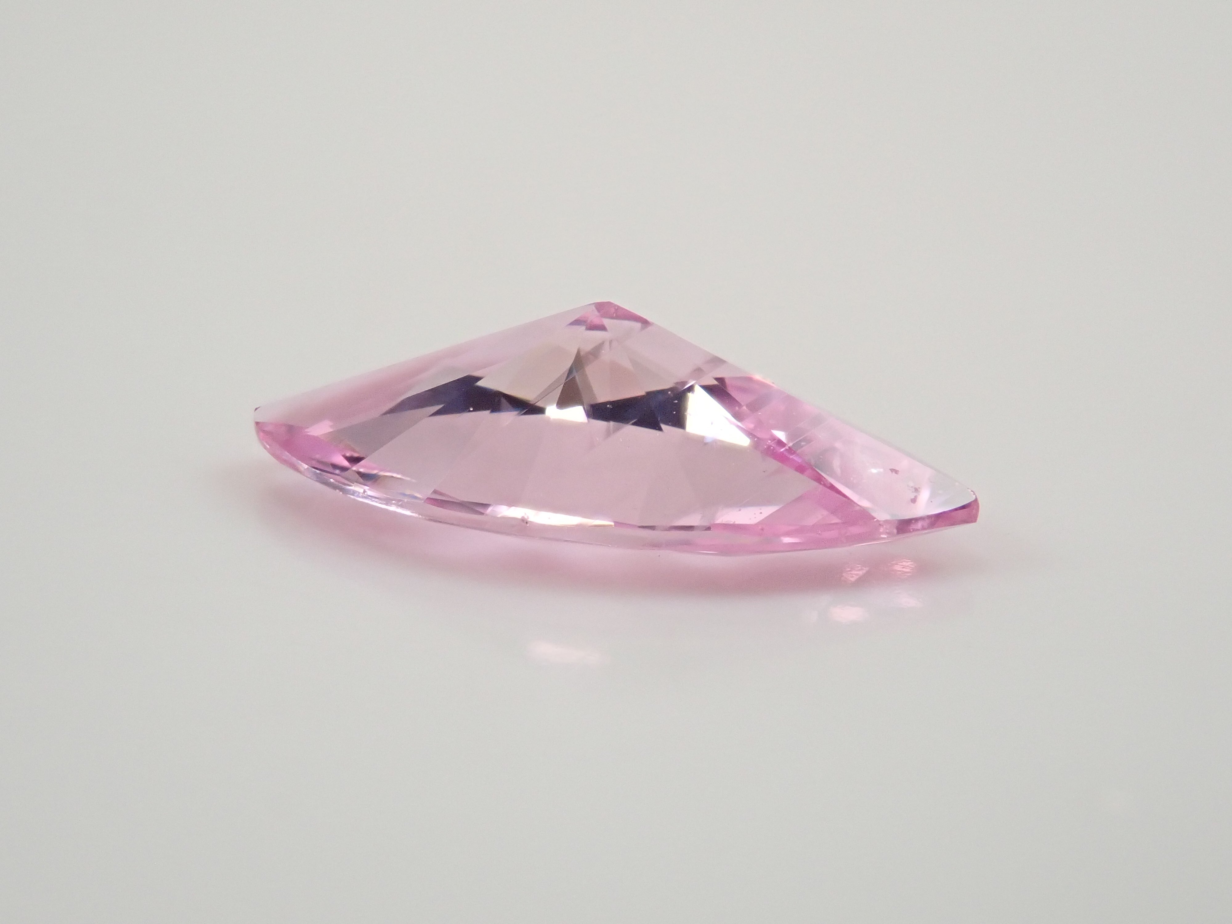 【12559973掲載】ベトナム産ピンクサファイア 1.690ctルース