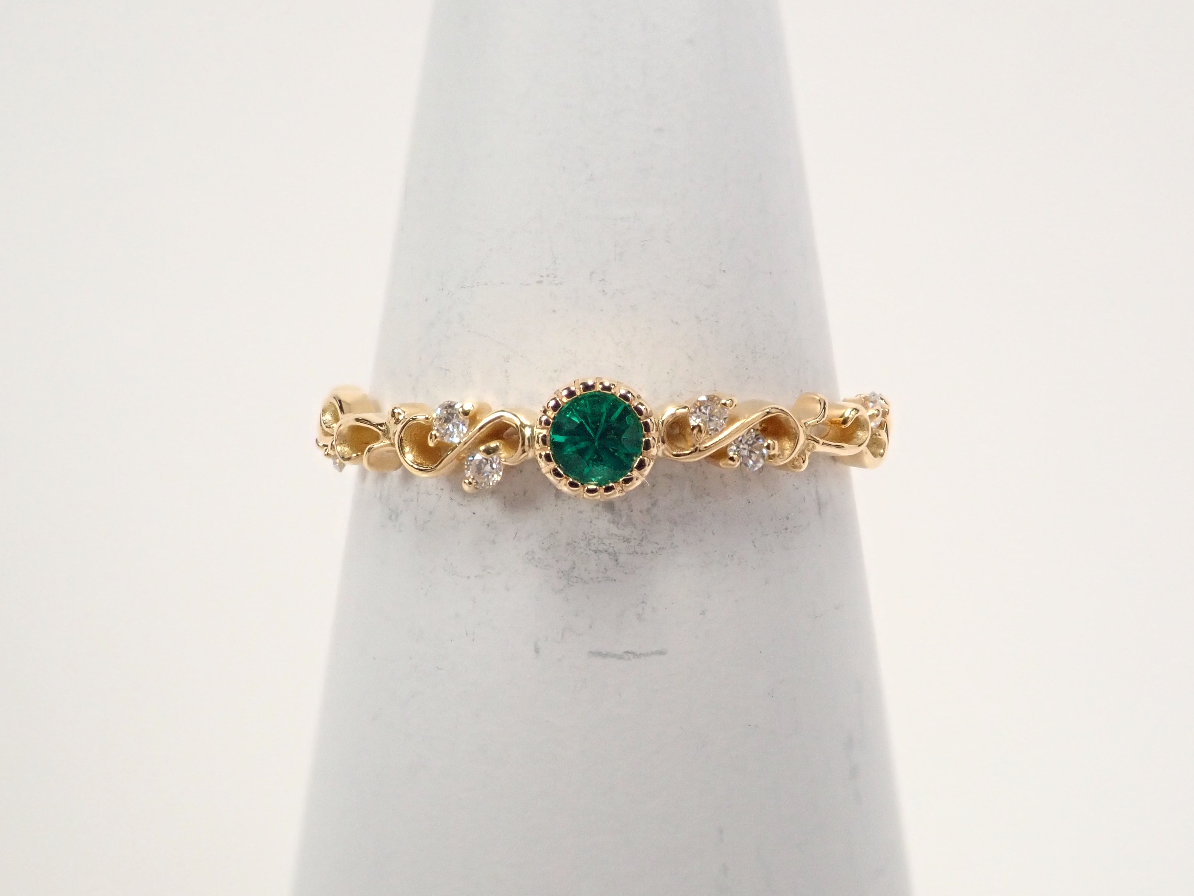 K18YGコロンビア産エメラルド0.062ct・ダイヤモンドリング
