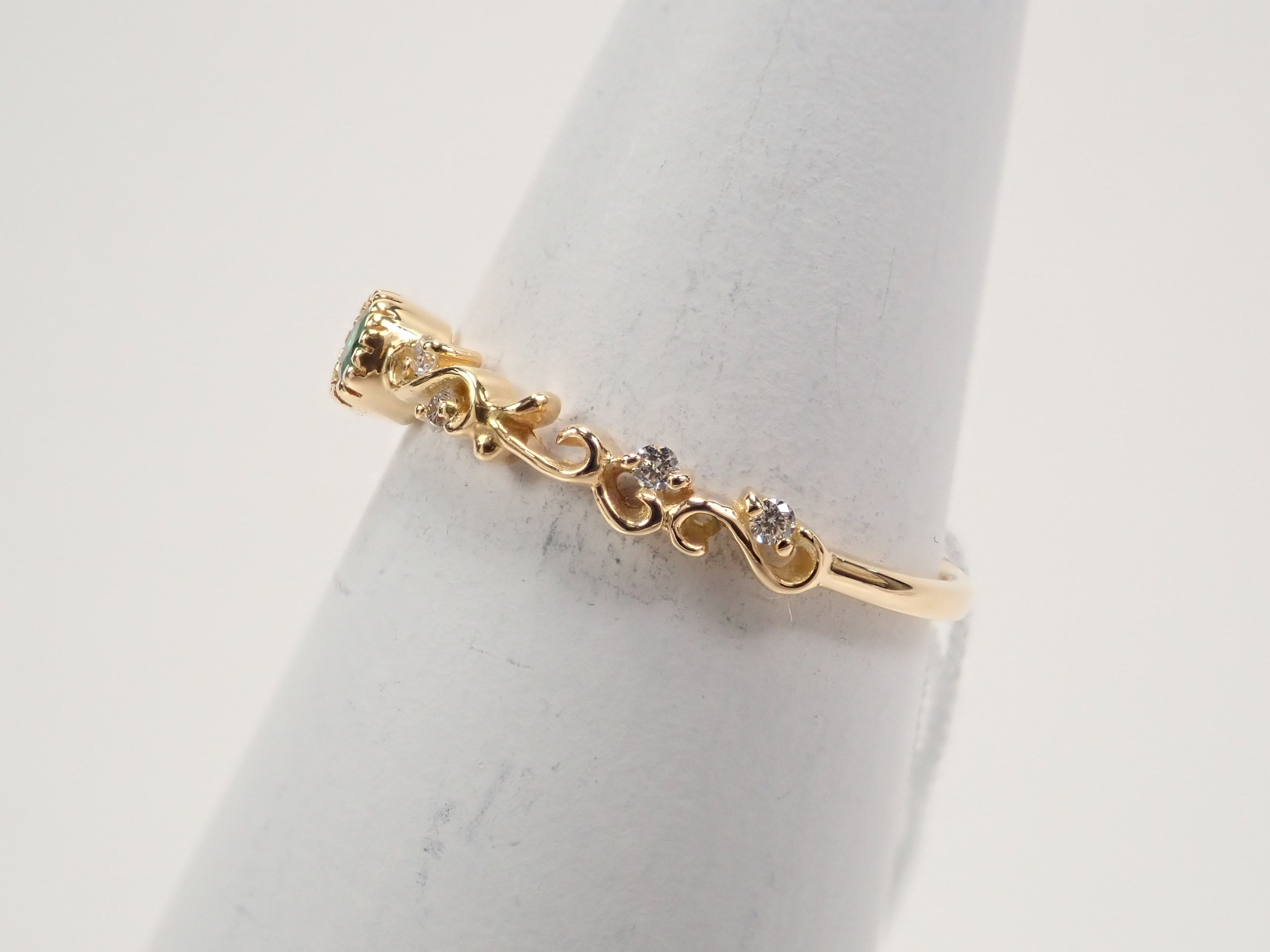 K18YGコロンビア産エメラルド0.062ct・ダイヤモンドリング