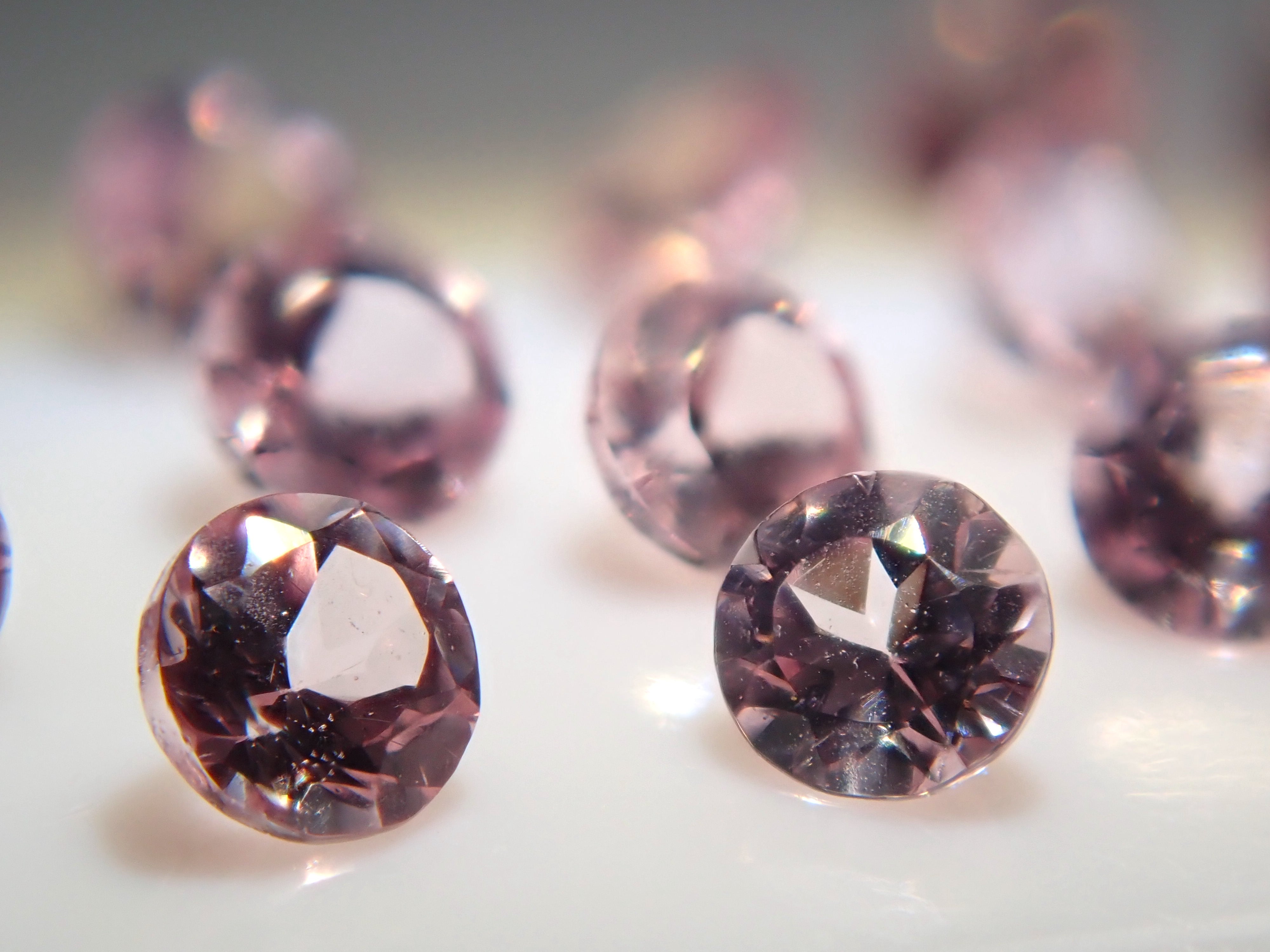 龍石榴石 1顆(2.0mm,圓形切割)《多買有優惠》