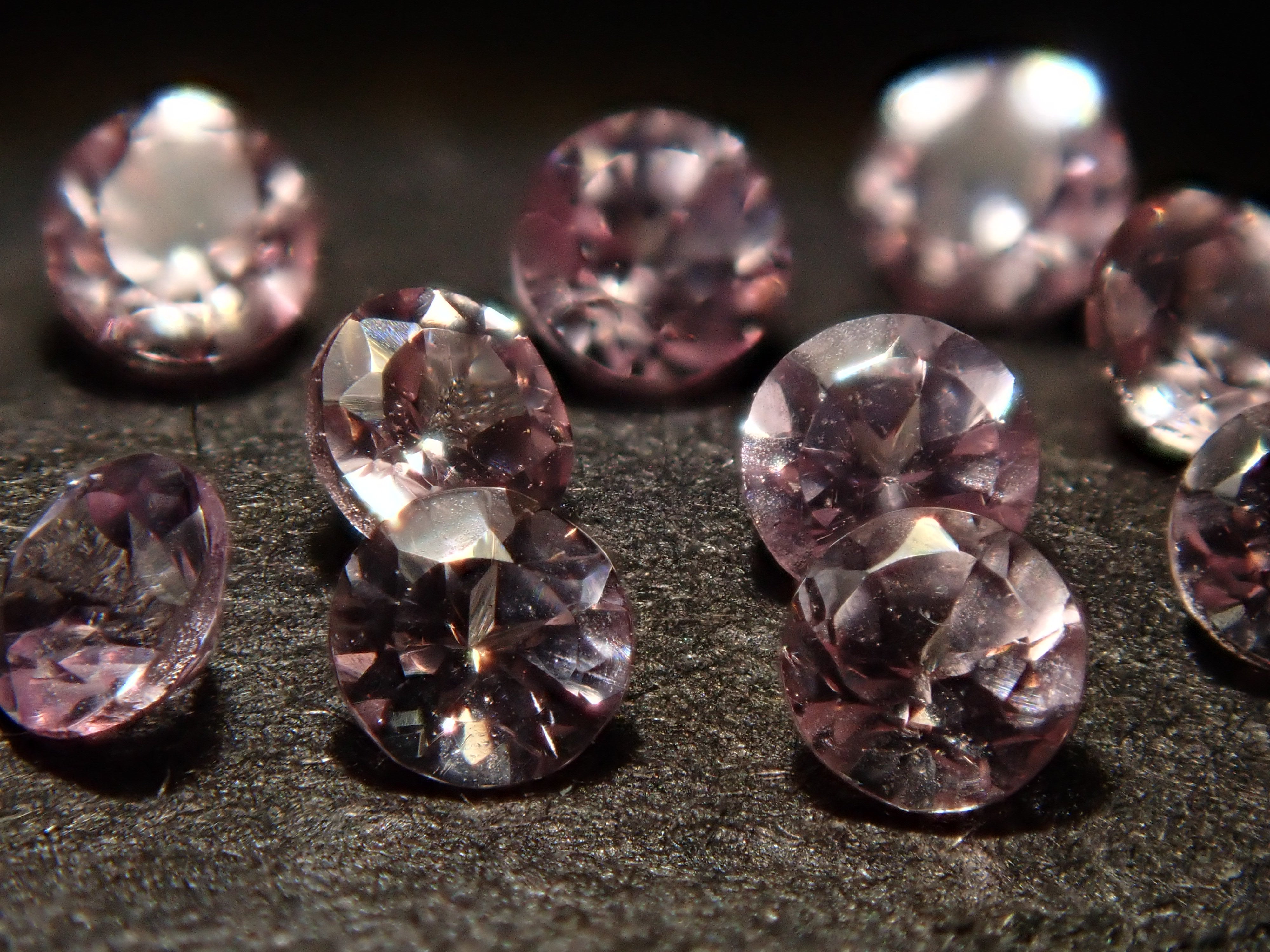 龍石榴石 1顆(2.0mm,圓形切割)《多買有優惠》