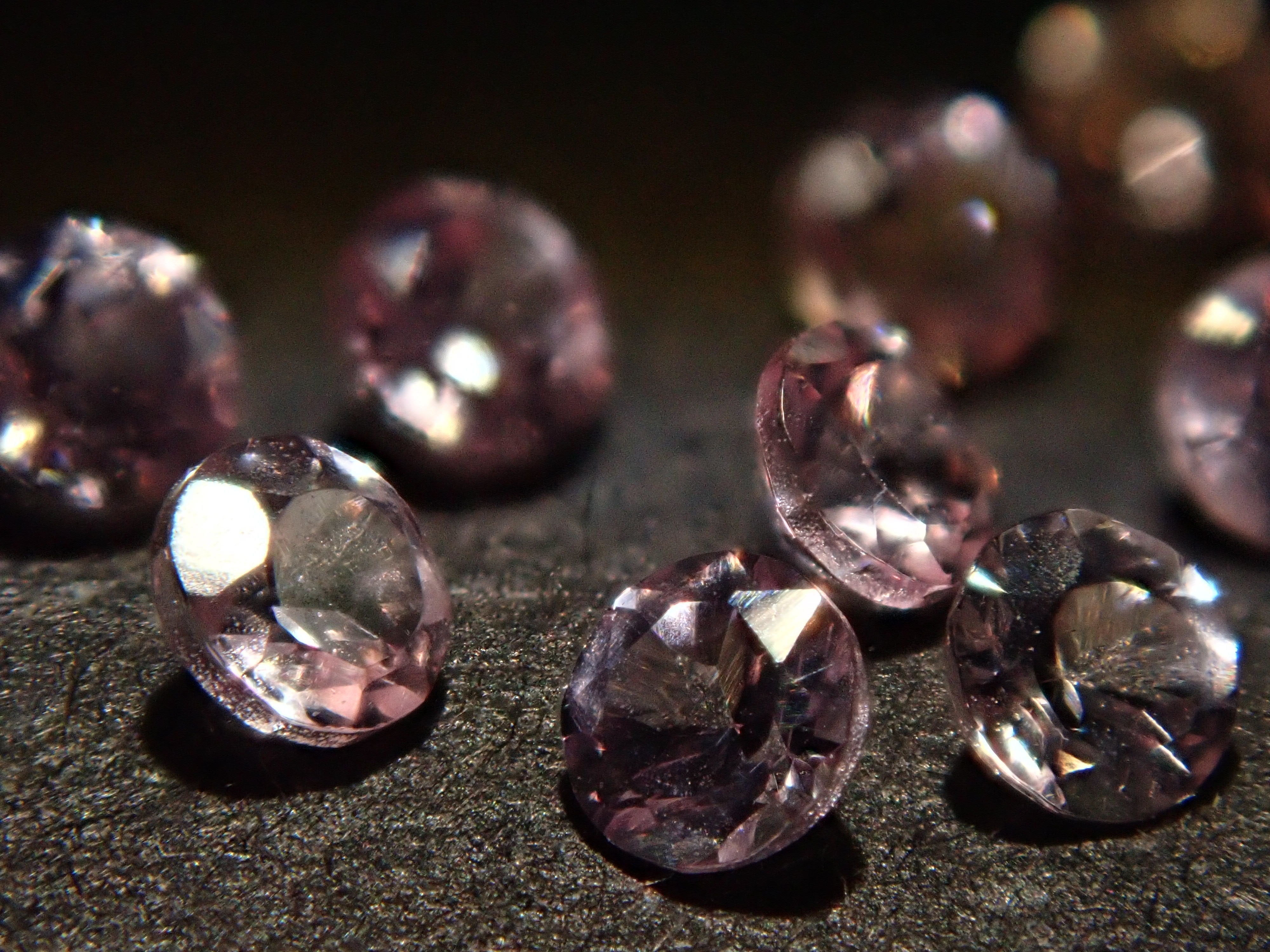 龍石榴石 1顆(2.0mm,圓形切割)《多買有優惠》