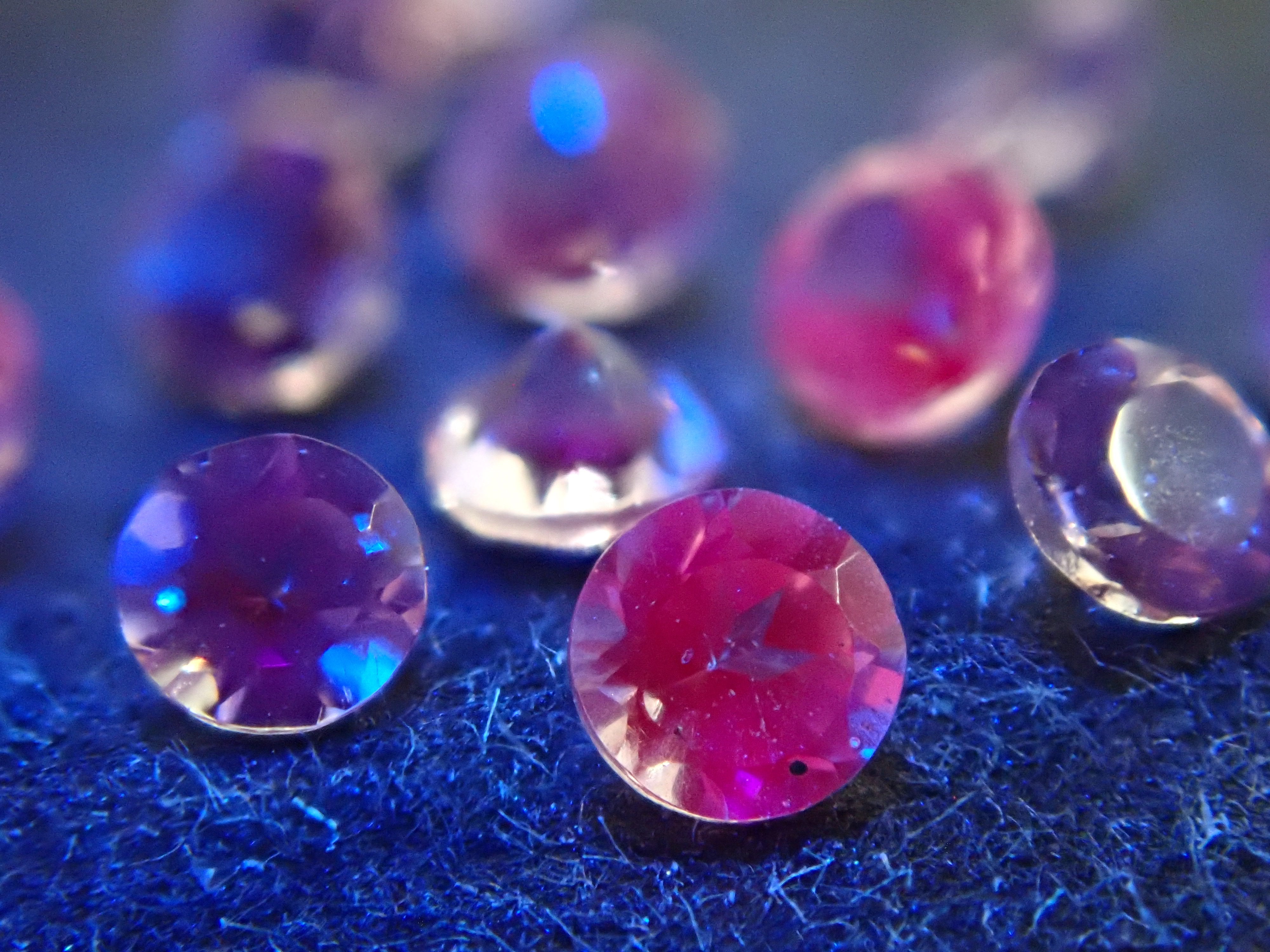 龍石榴石 1顆(2.0mm,圓形切割)《多買有優惠》