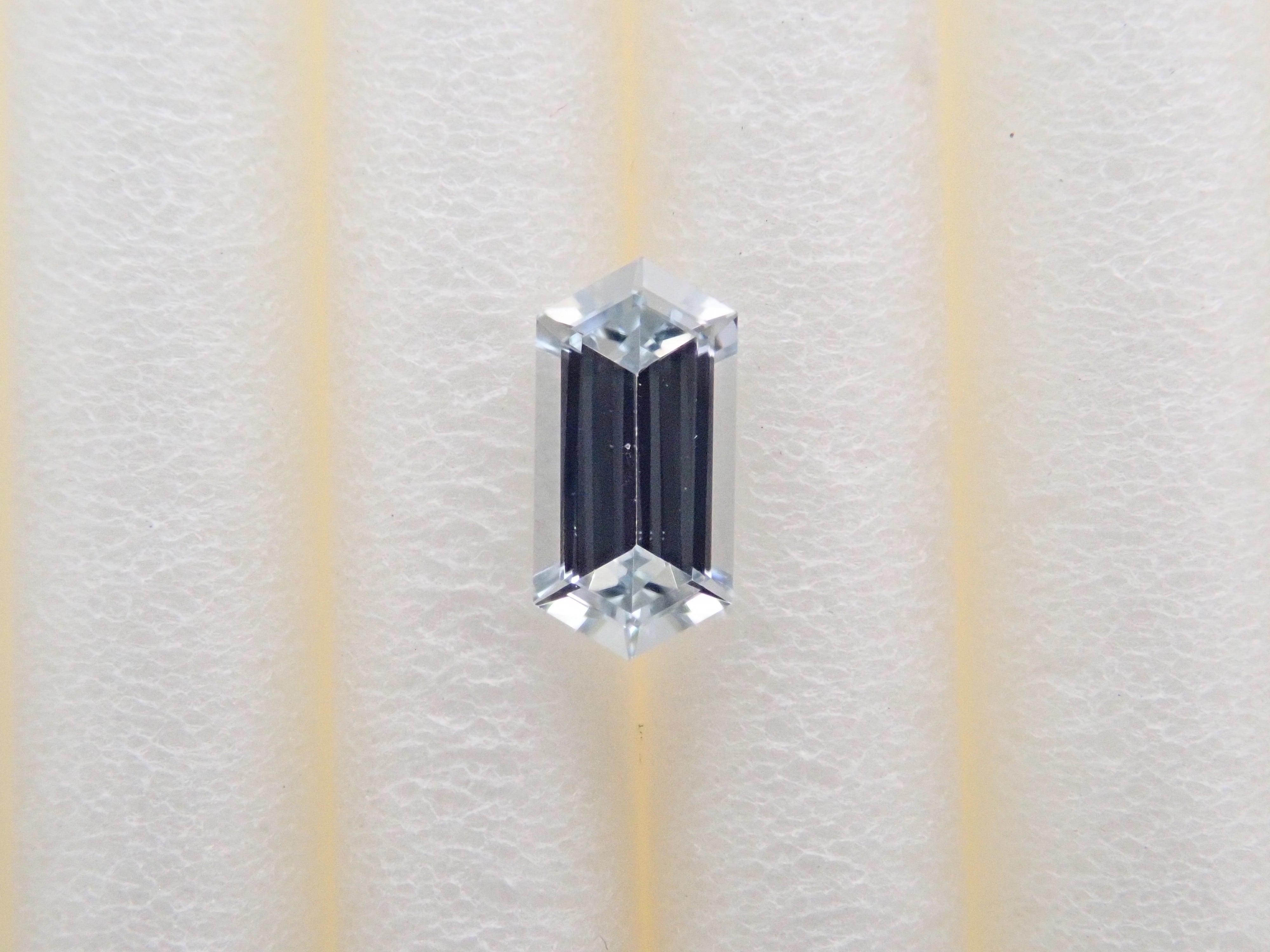 【11/7 22時販売】マダガスカル産アイスブルーサファイア 0.181ctルース