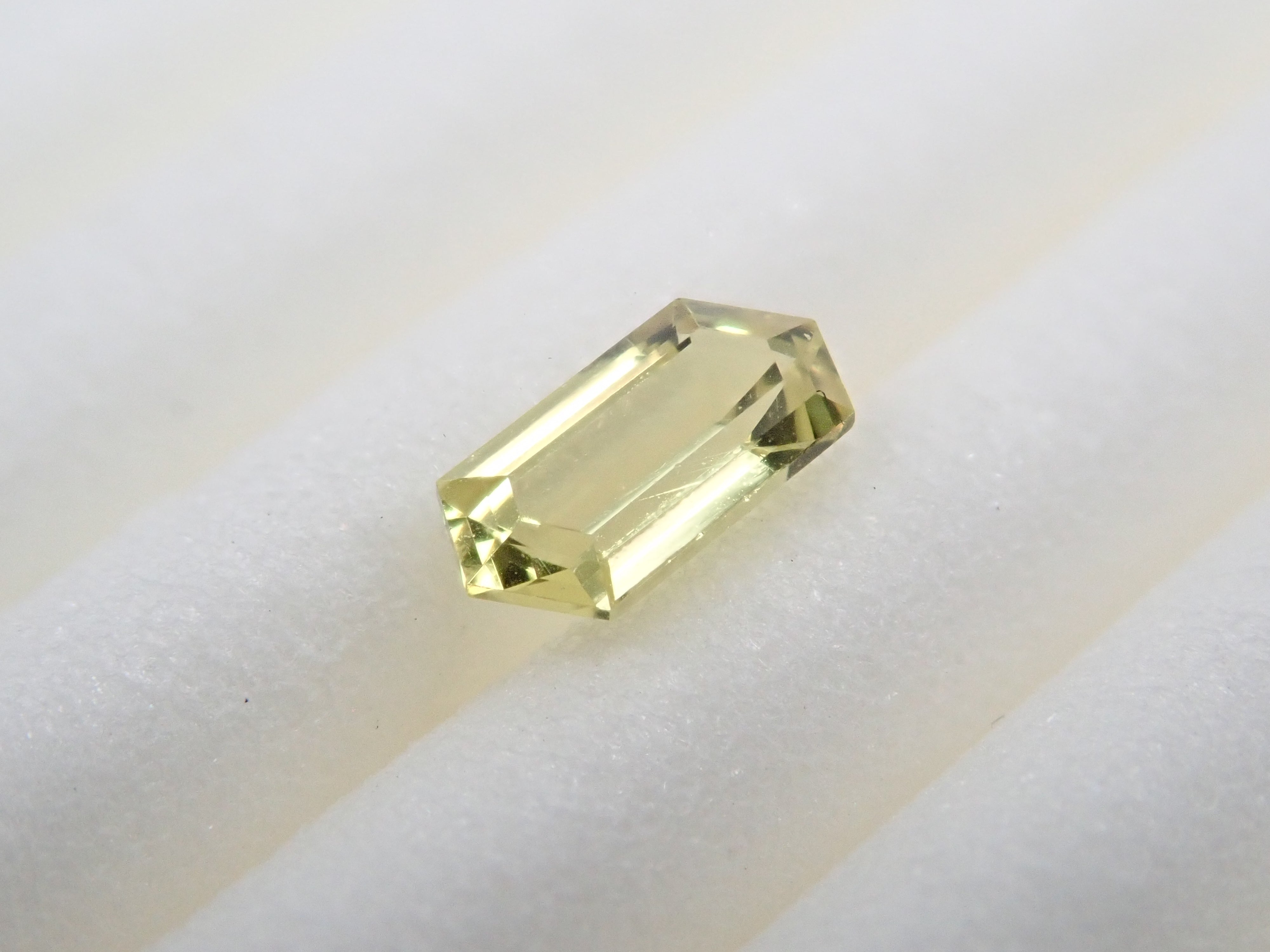 マダガスカル産イエローサファイア 0.207ctルース