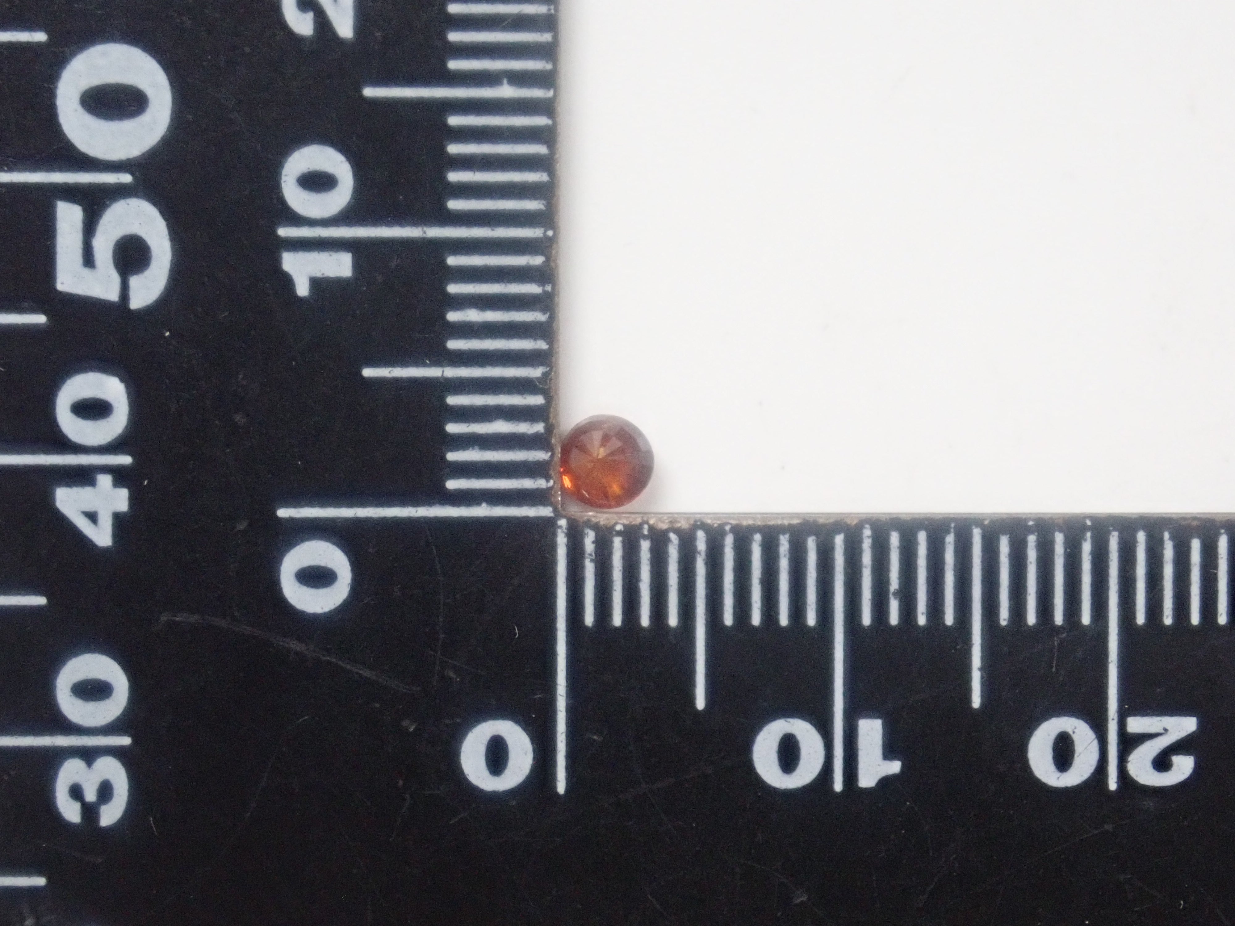【7/27 22時販売】奈良県天川村産レインボーガーネット(アンドラダイトガーネット) 3.5mm/0.240ctルース