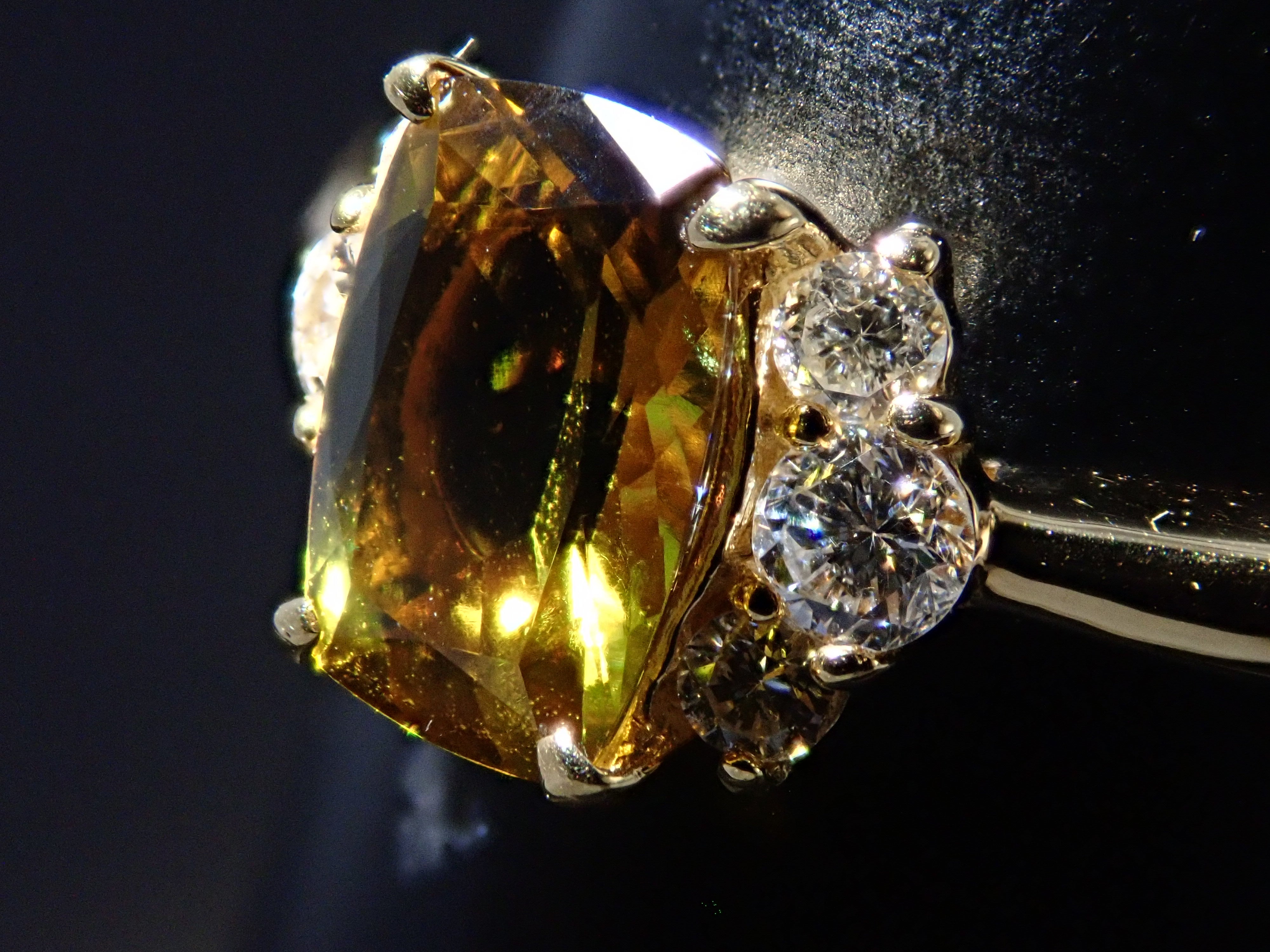 【抽選販売0731_13】【カラフリ】K18YG アイドクレース 0.908ct リング 鑑別書
