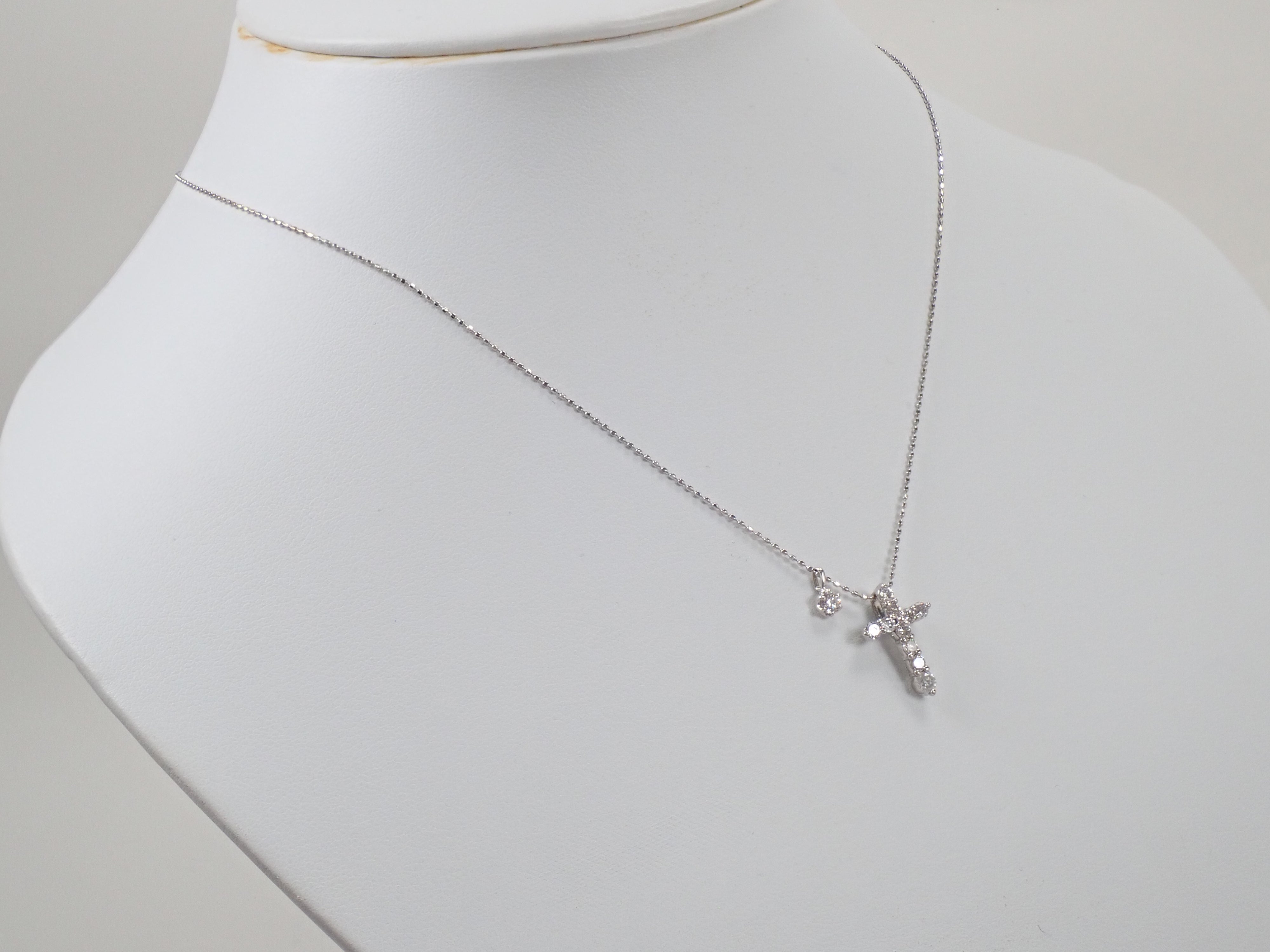 Pt900/K18WG ダイヤモンド0.50ct ・ダイヤモンド0.07ctペンダント(ネックレス)