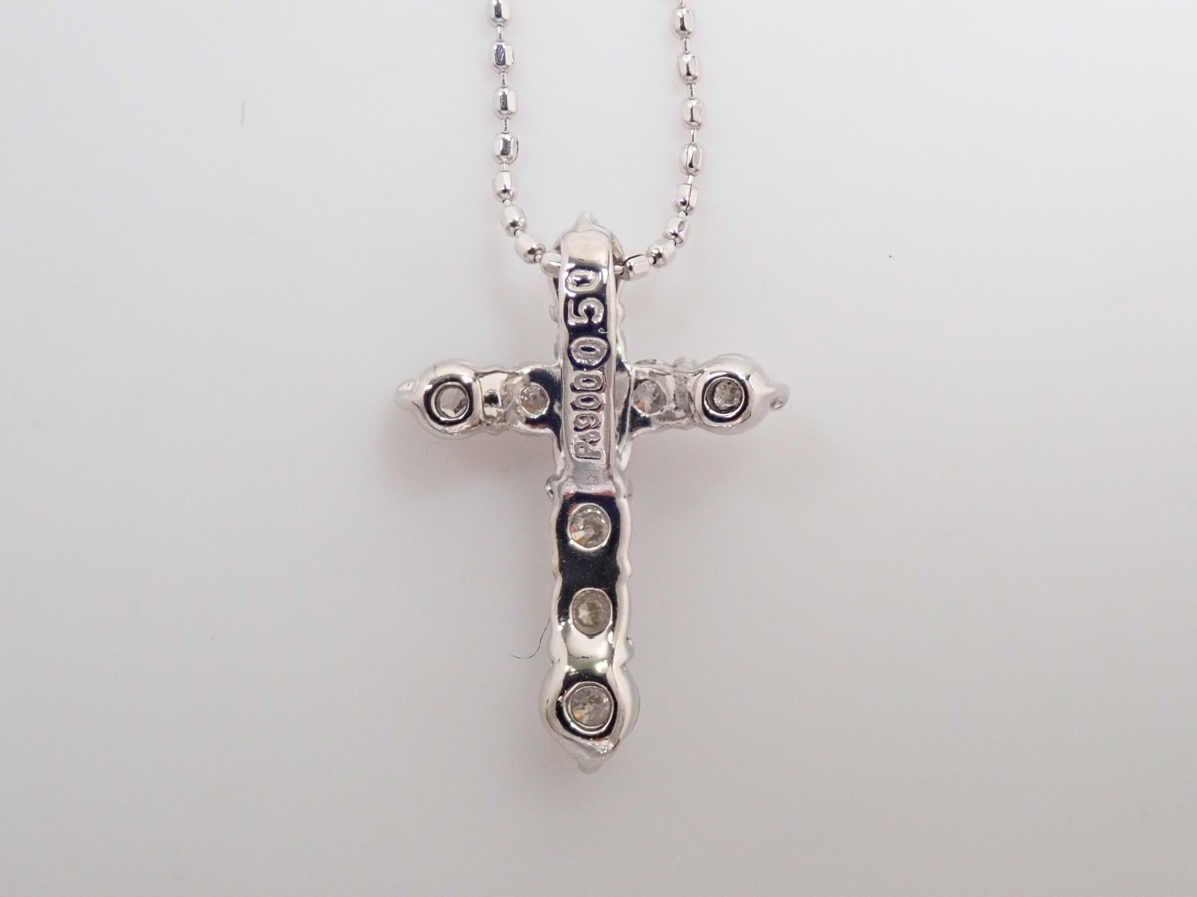Pt900/K18WG ダイヤモンド0.50ct ・ダイヤモンド0.07ctペンダント(ネックレス)
