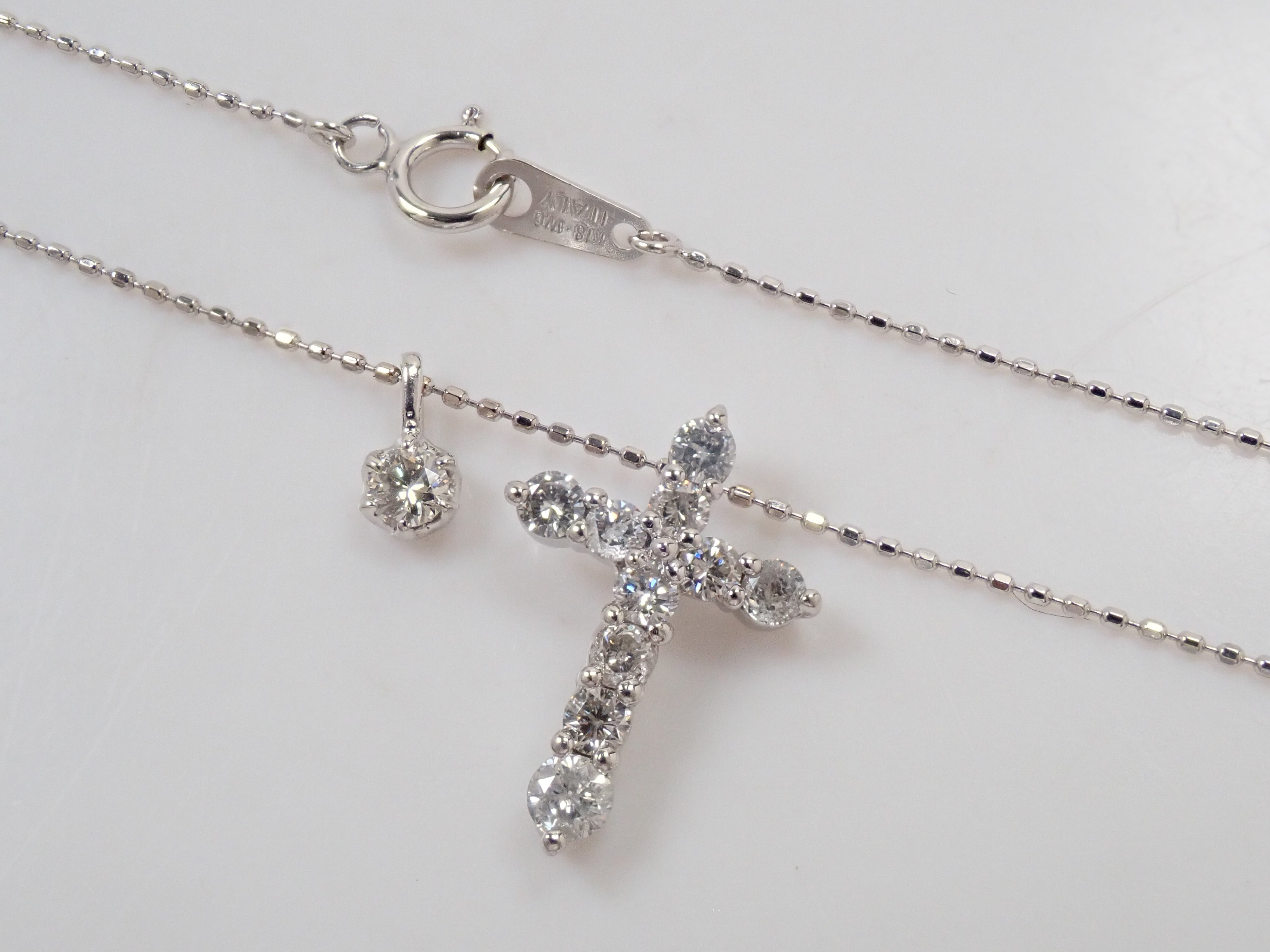 Pt900/K18WG ダイヤモンド0.50ct ・ダイヤモンド0.07ctペンダント(ネックレス)