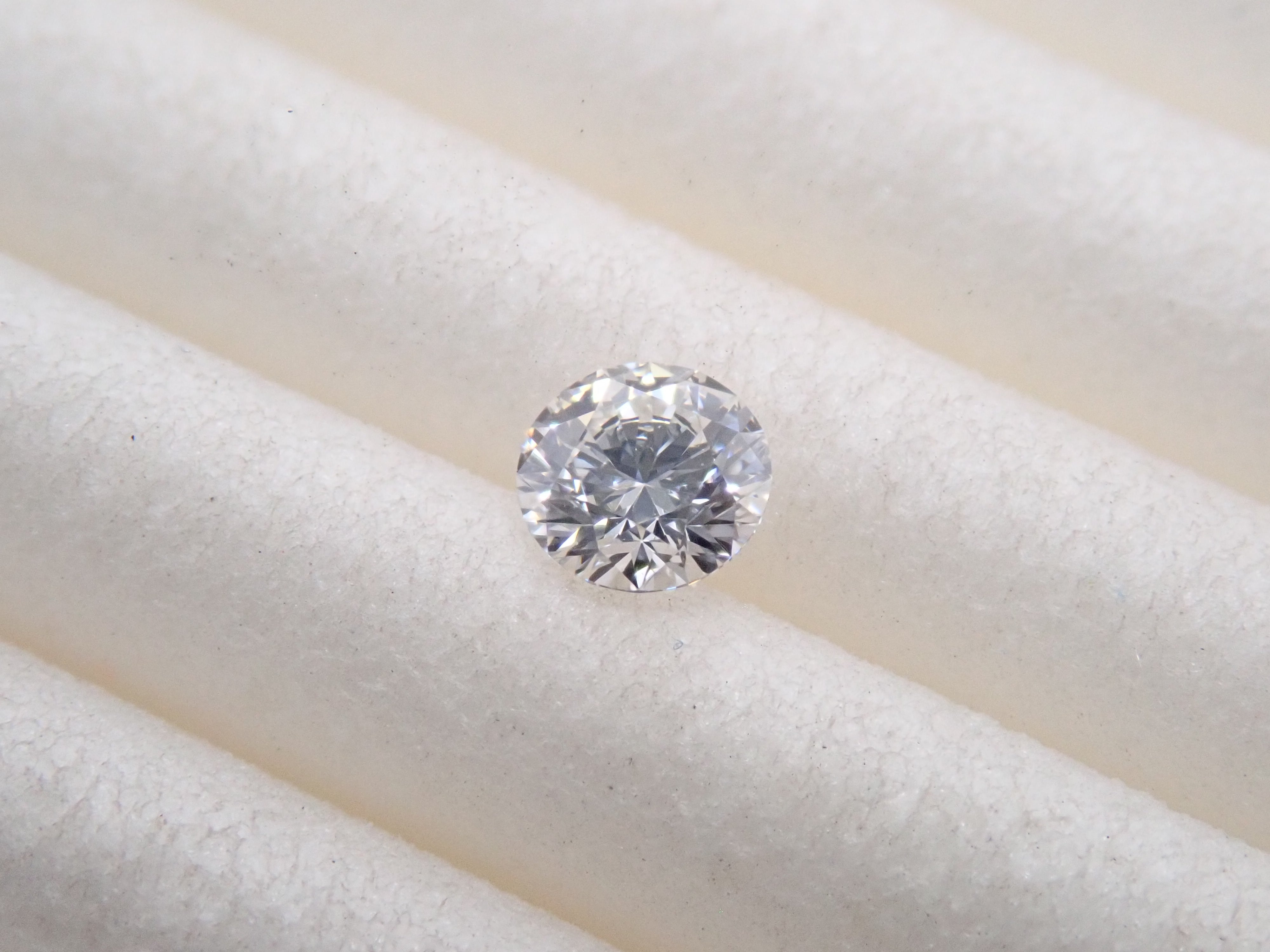 【7/26 22時販売】ダイヤモンド 3.0mm/0.105ctルース(F, VVS2, VeryGood)