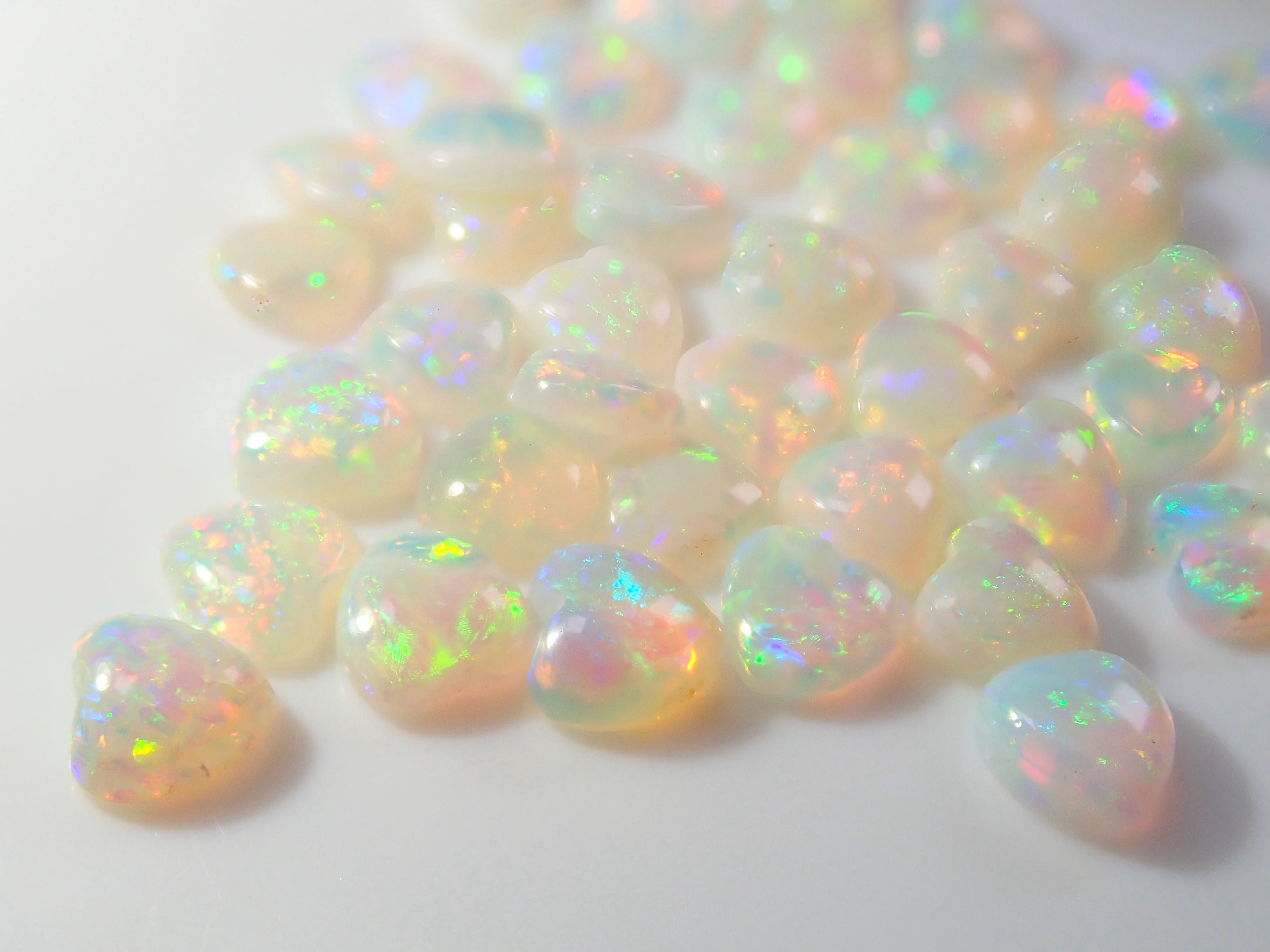 1顆澳洲蛋白石散裝(心形,4 x 4mm)《多買有折扣》
