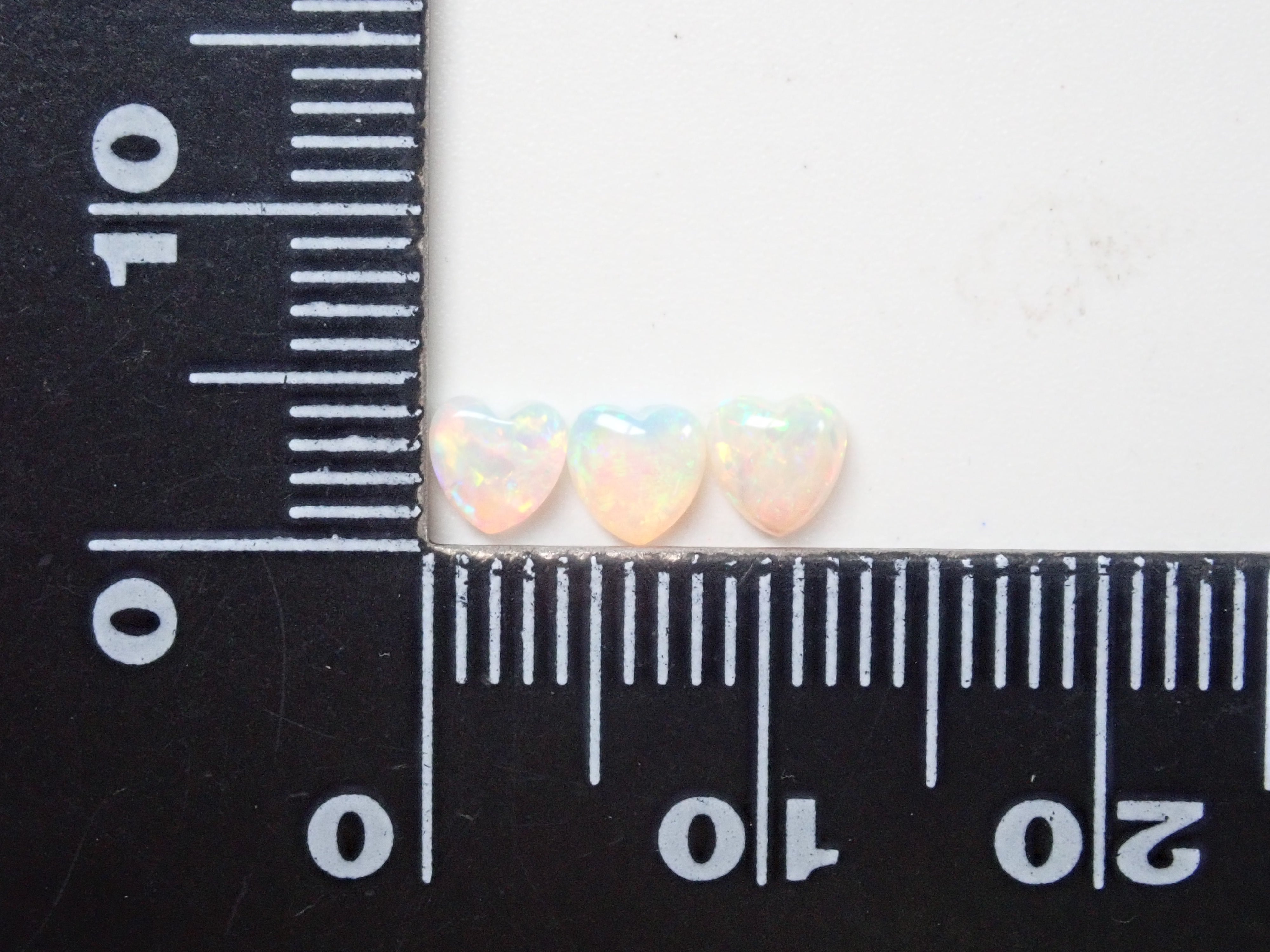 1顆澳洲蛋白石散裝(心形,4 x 4mm)《多買有折扣》